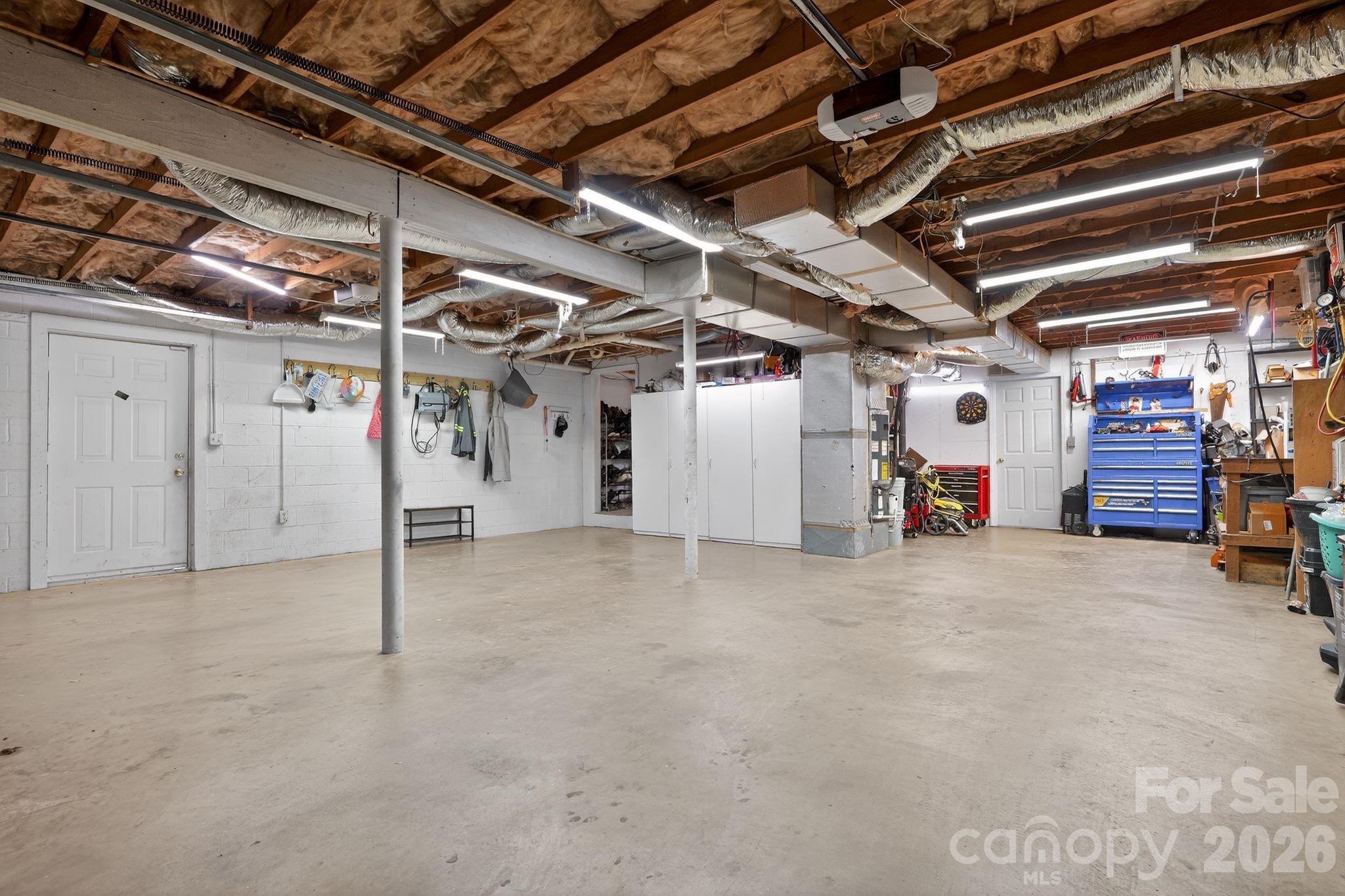 1163 Hidden Creek Circle — Hickory