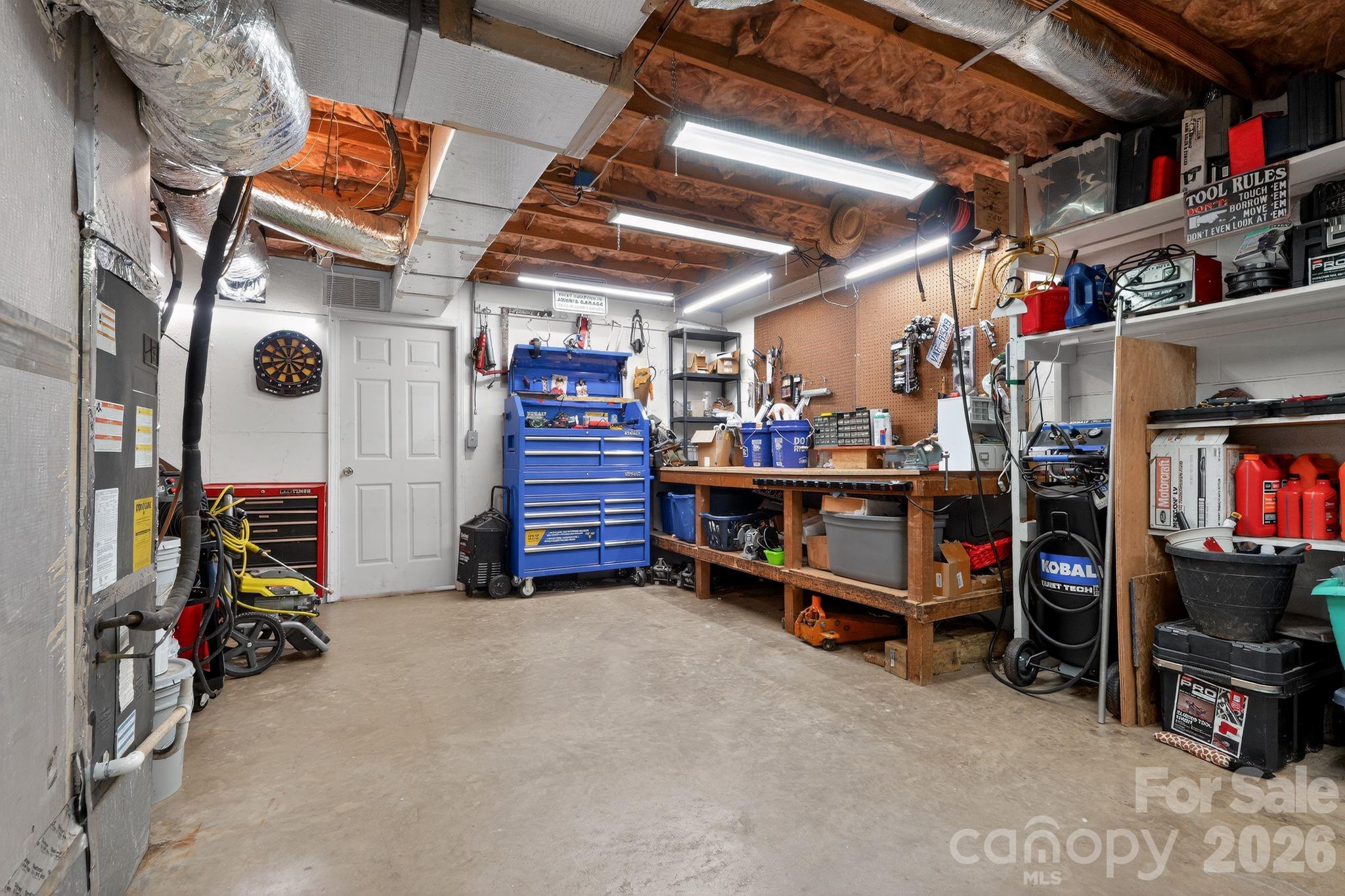 1163 Hidden Creek Circle — Hickory