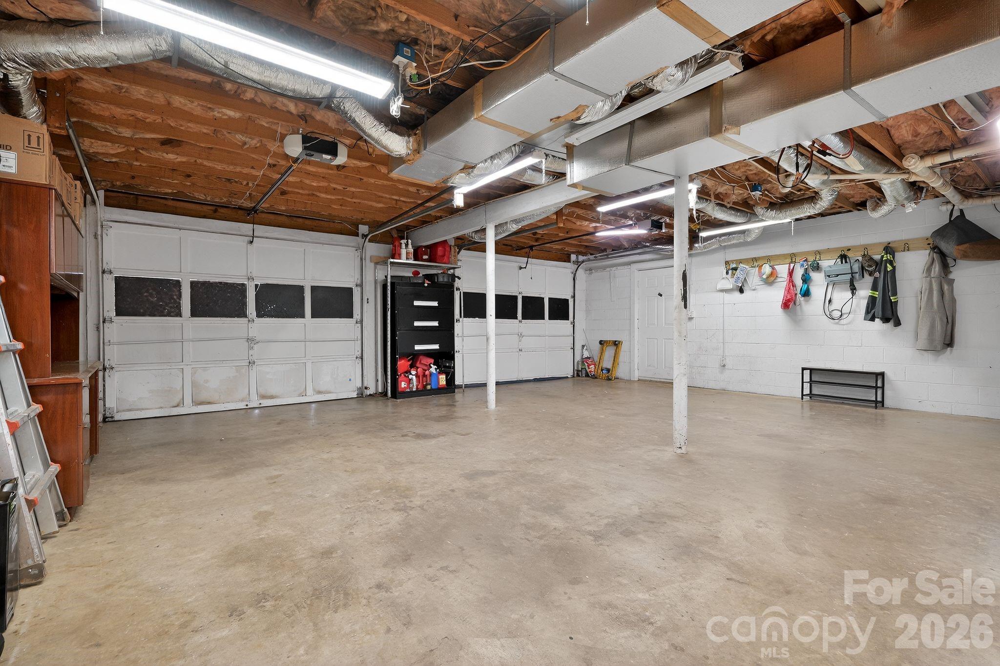 1163 Hidden Creek Circle — Hickory
