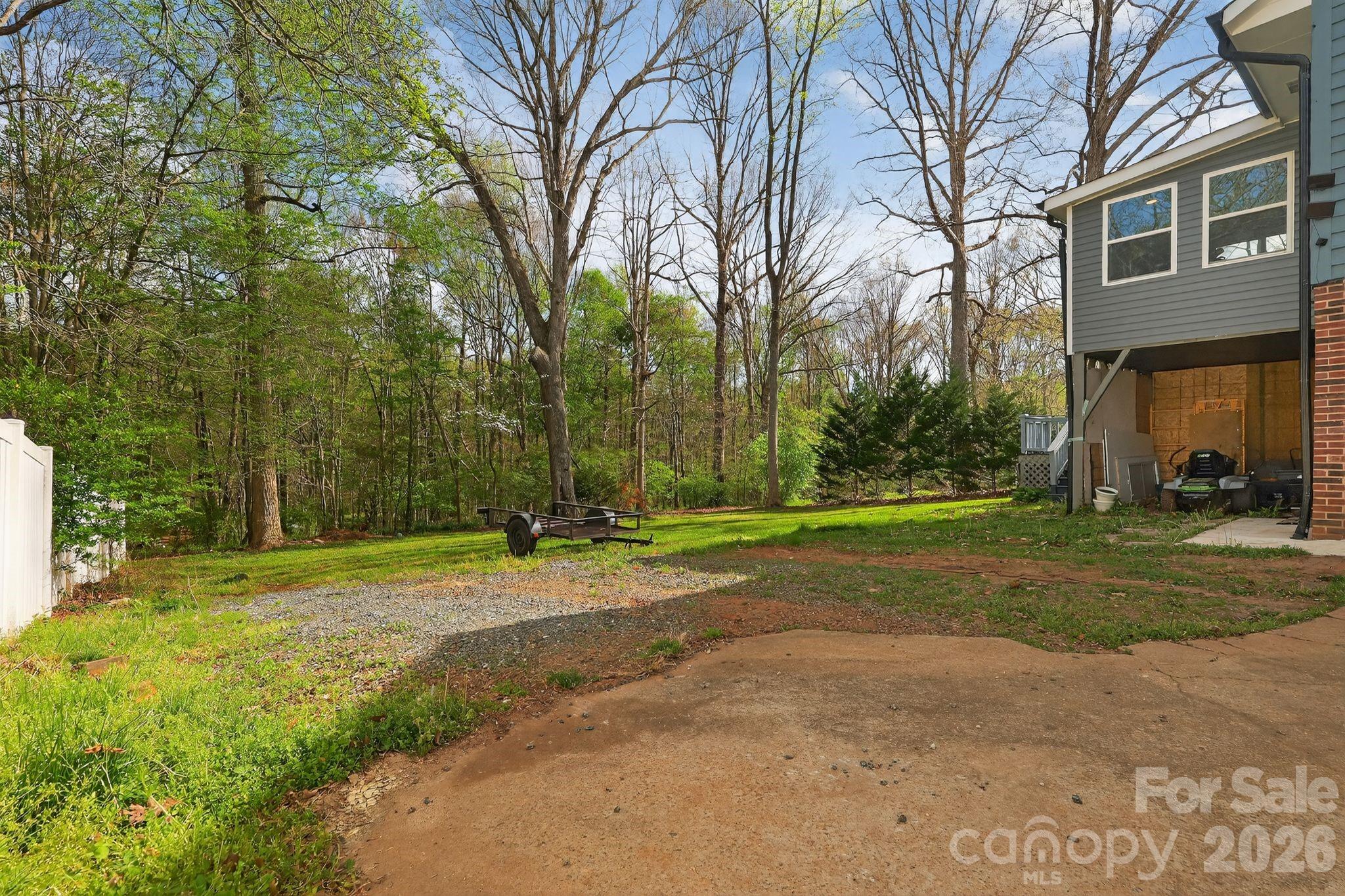 1163 Hidden Creek Circle — Hickory