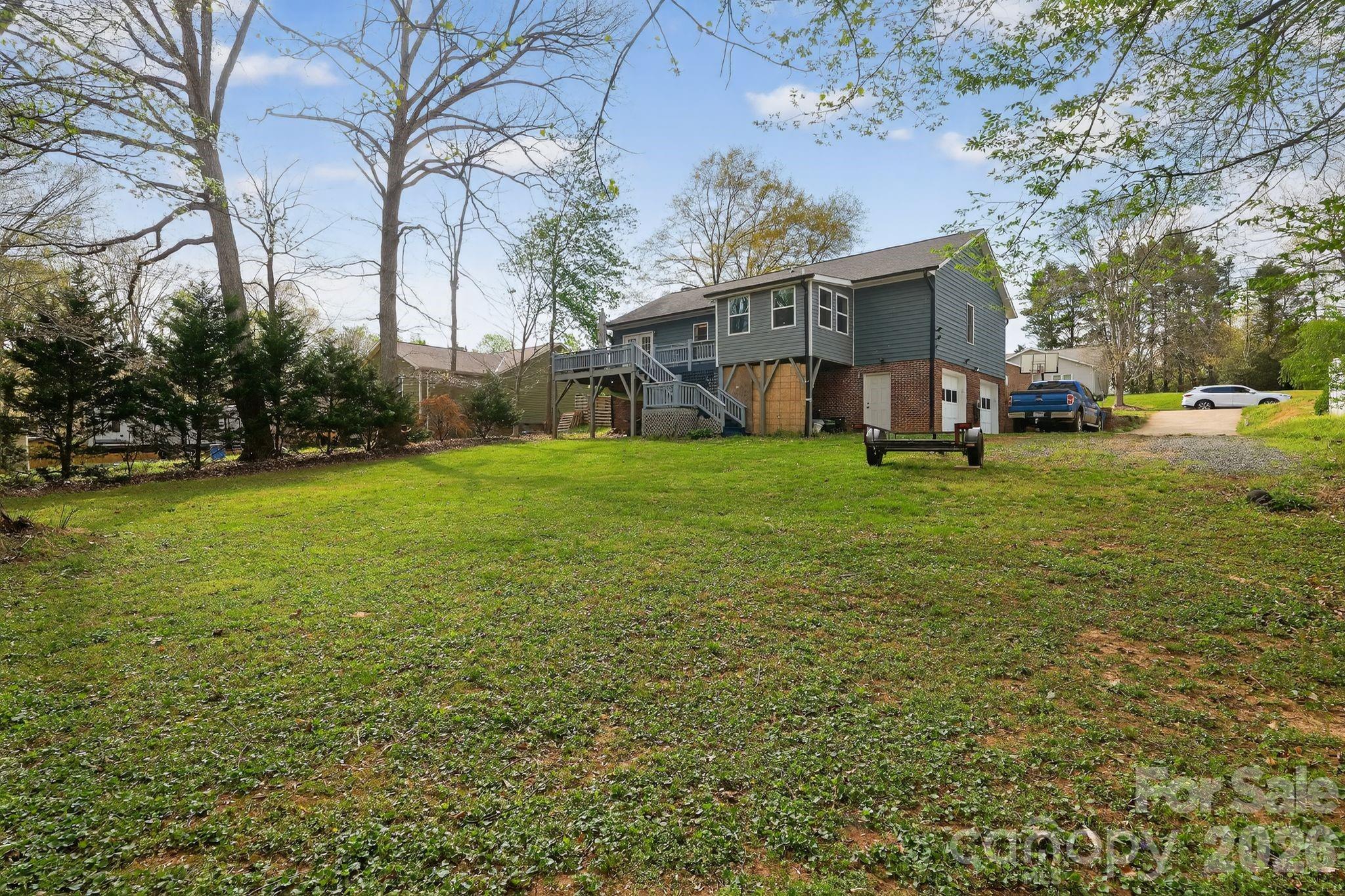 1163 Hidden Creek Circle — Hickory