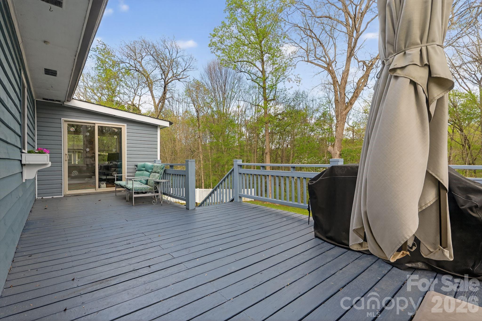 1163 Hidden Creek Circle — Hickory