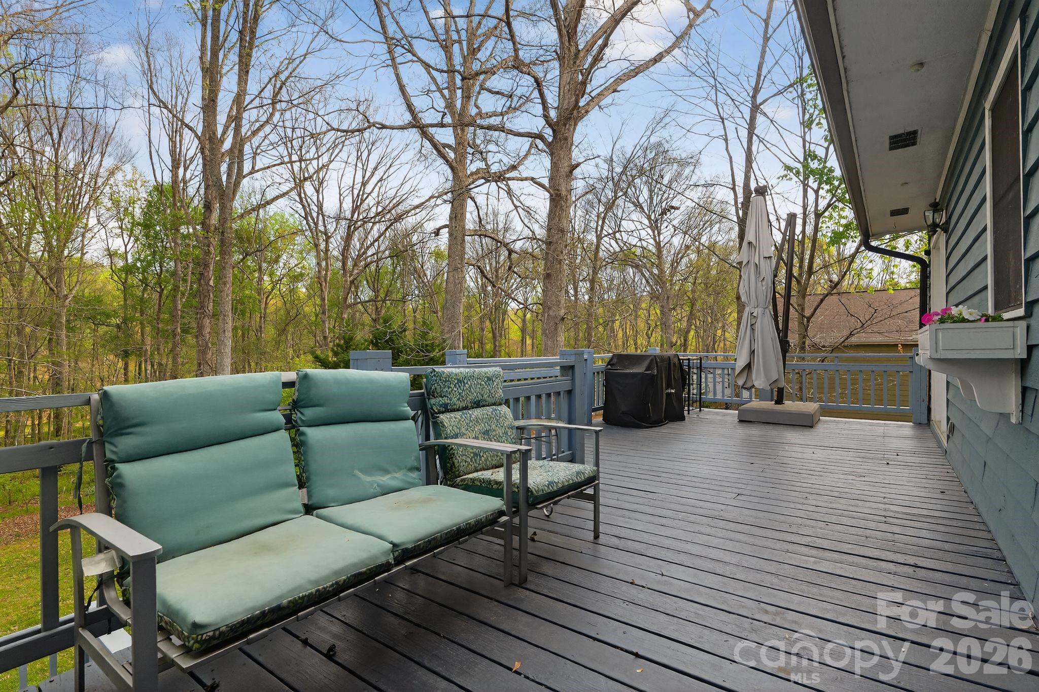 1163 Hidden Creek Circle — Hickory