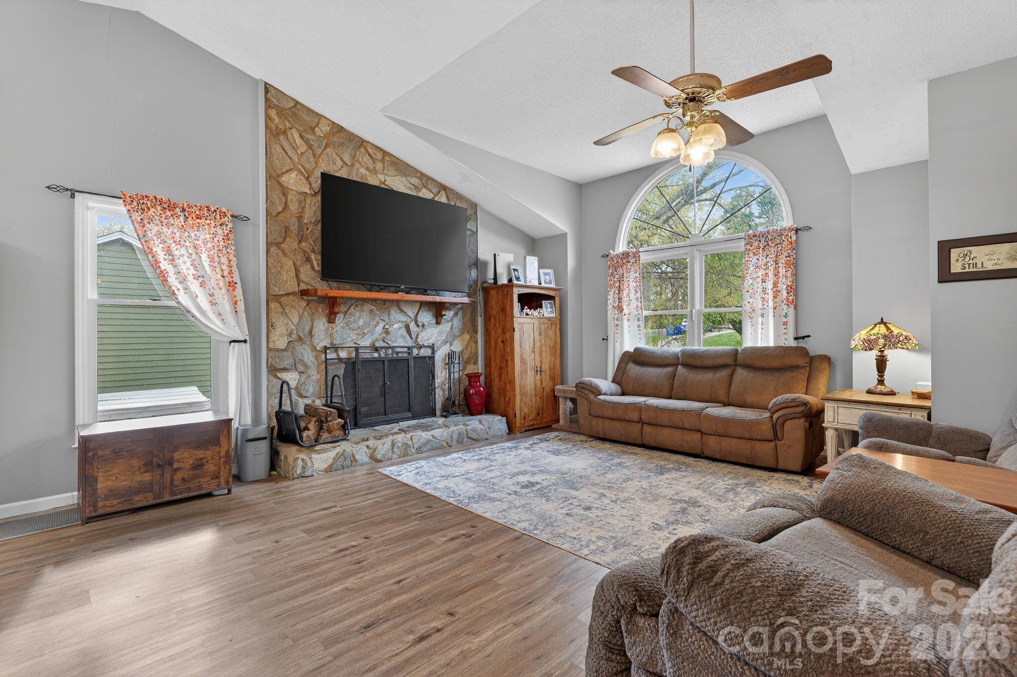 1163 Hidden Creek Circle — Hickory