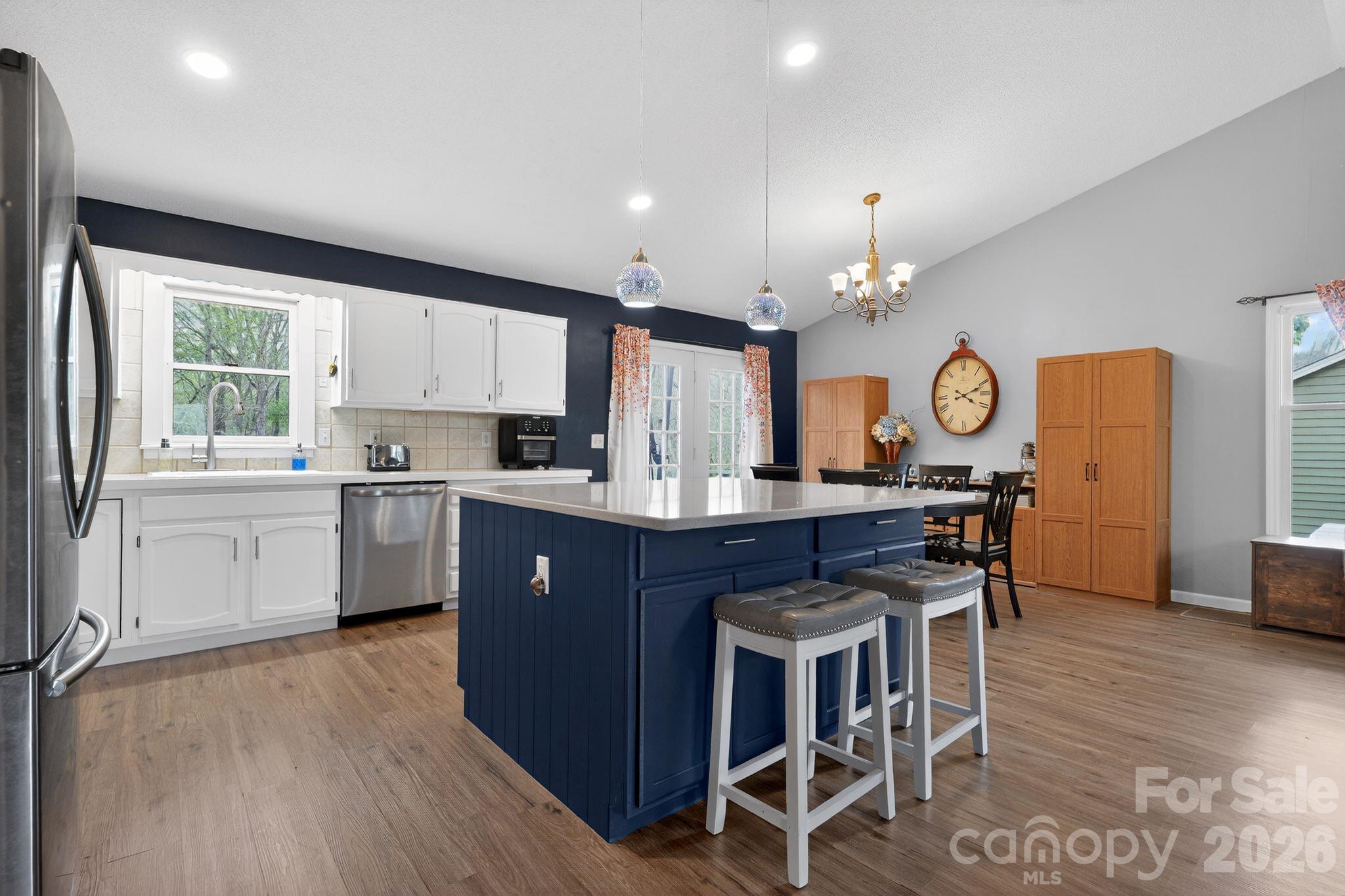 1163 Hidden Creek Circle — Hickory