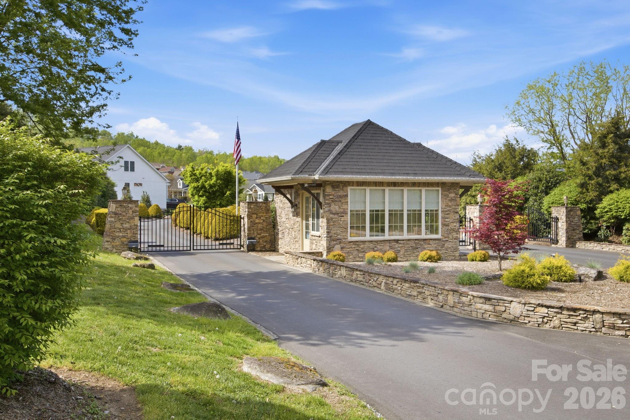 82 Blacksmith Run Drive — Hendersonville