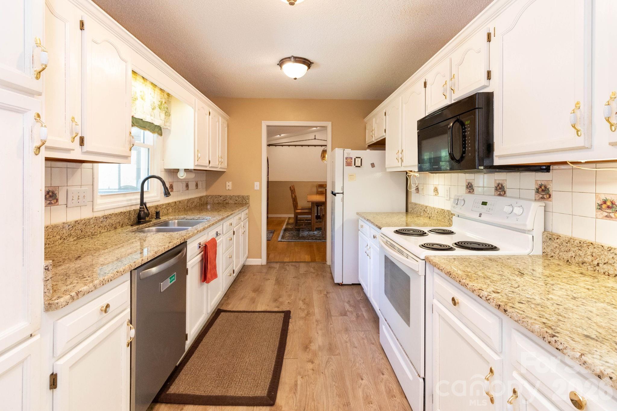 6 Arrowhead Lane — Weaverville
