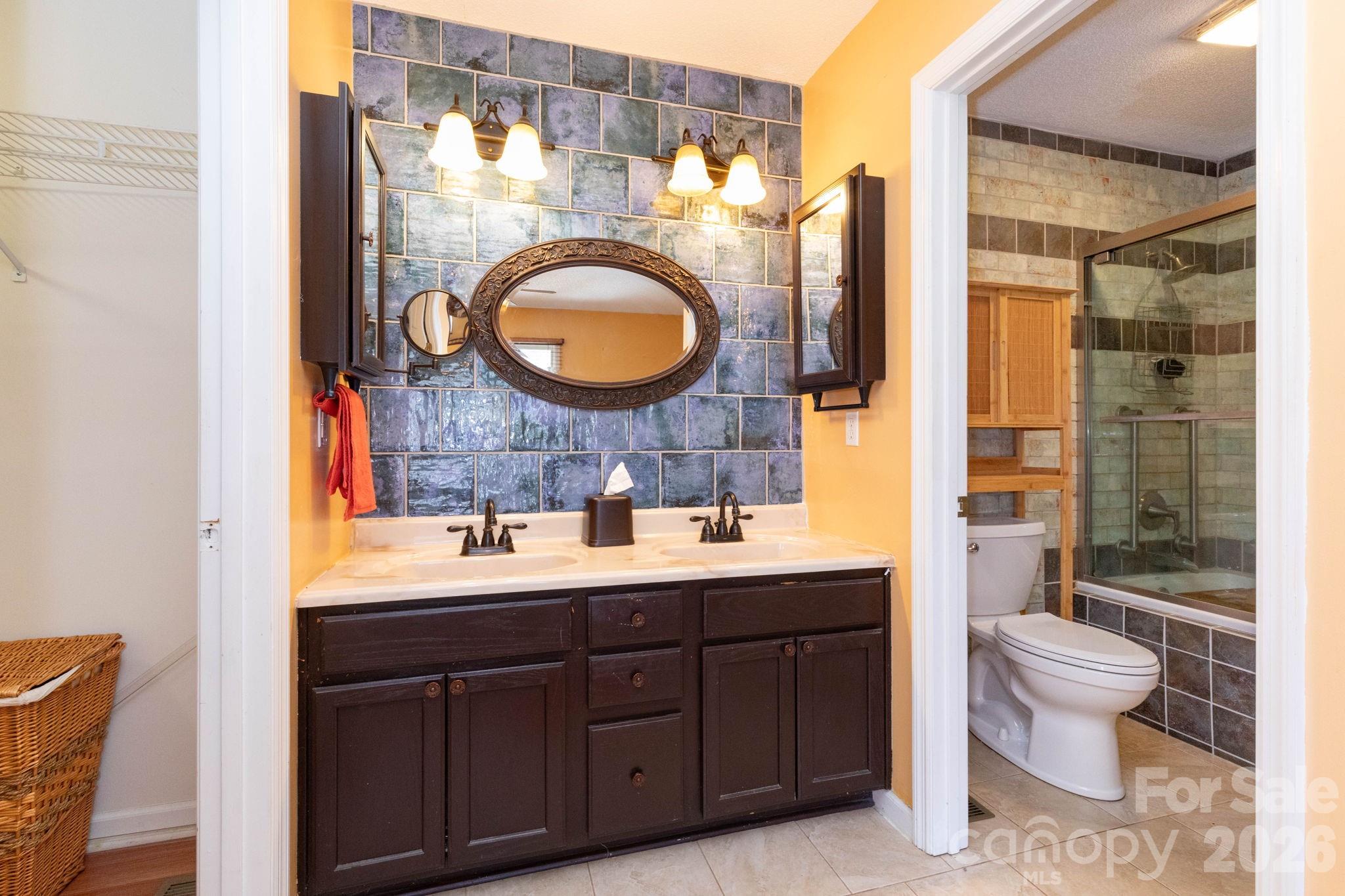 6 Arrowhead Lane — Weaverville