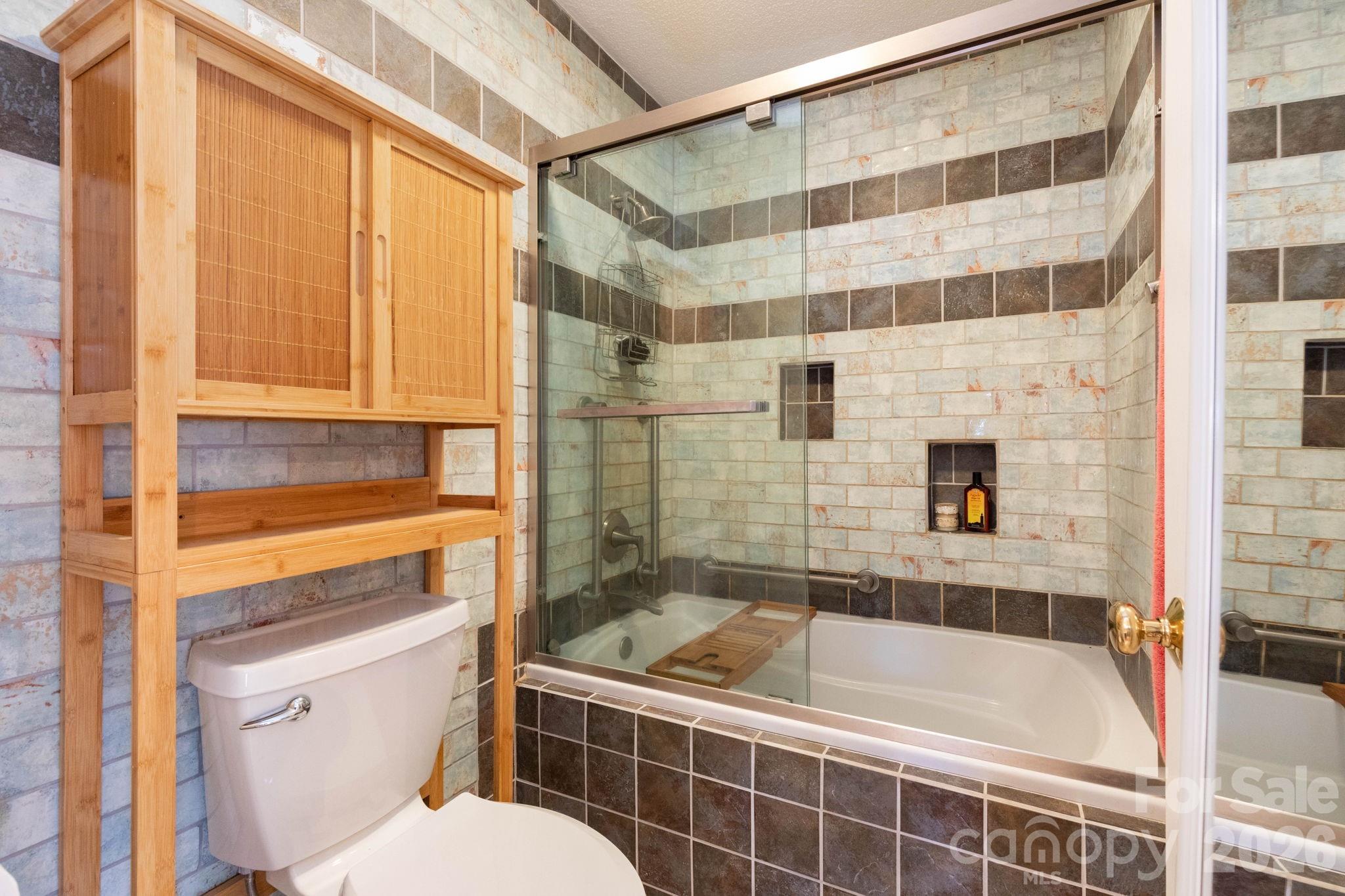 6 Arrowhead Lane — Weaverville