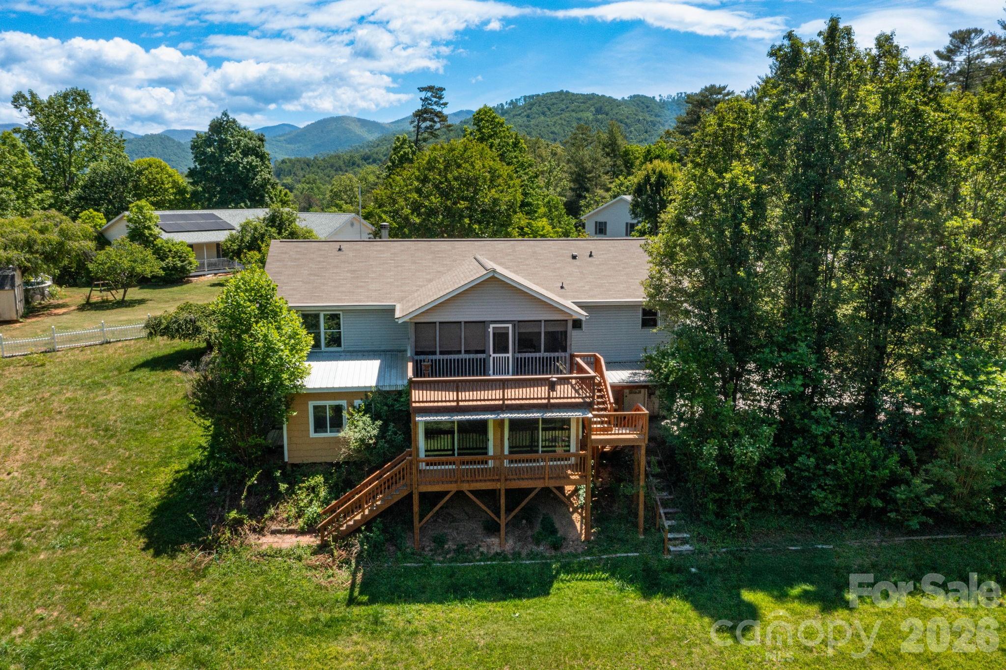 6 Arrowhead Lane — Weaverville