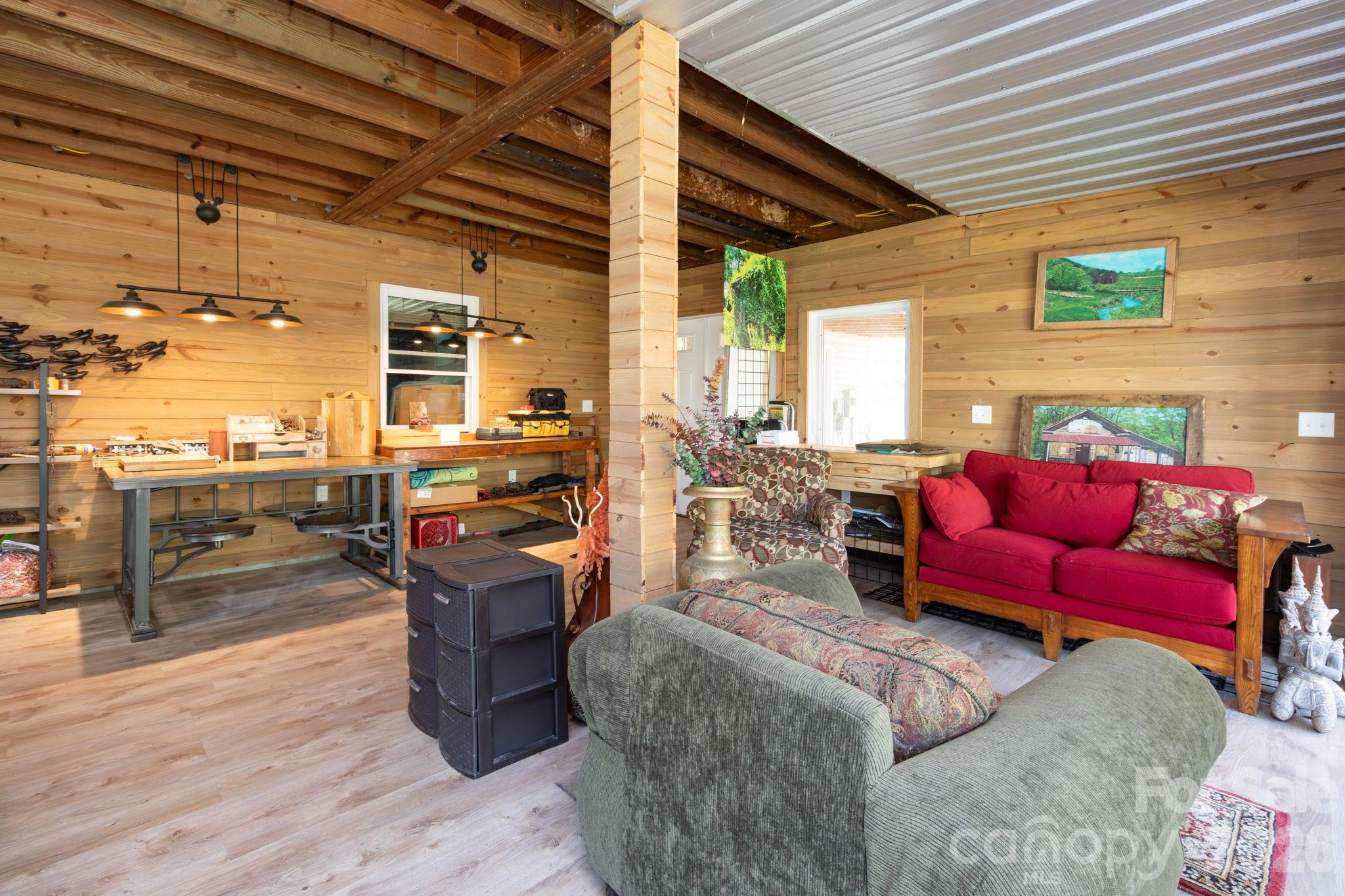 6 Arrowhead Lane — Weaverville