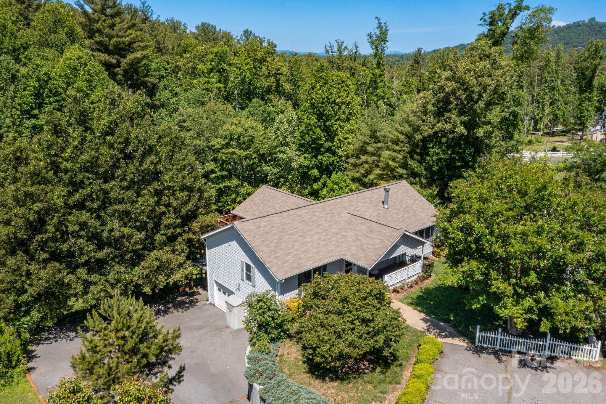 6 Arrowhead Lane — Weaverville
