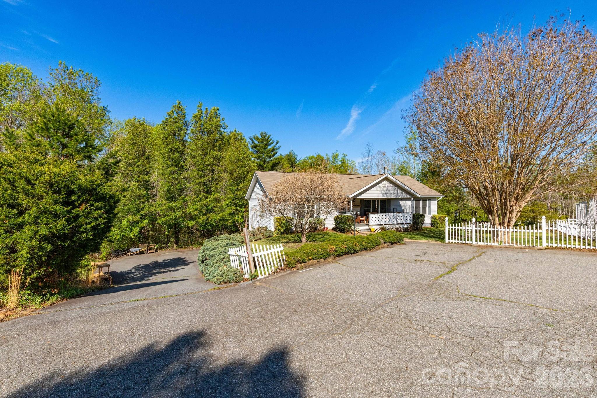 6 Arrowhead Lane — Weaverville