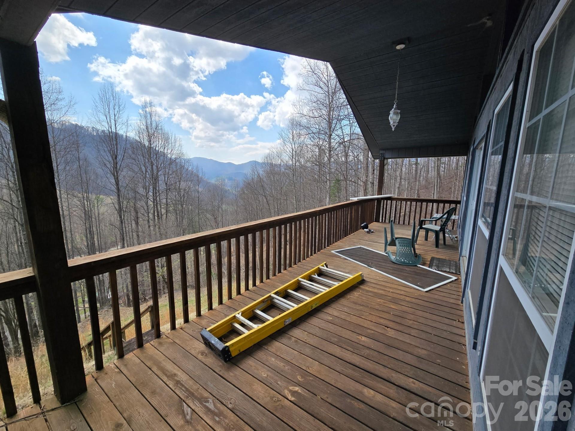 987 West Road — Hot Springs