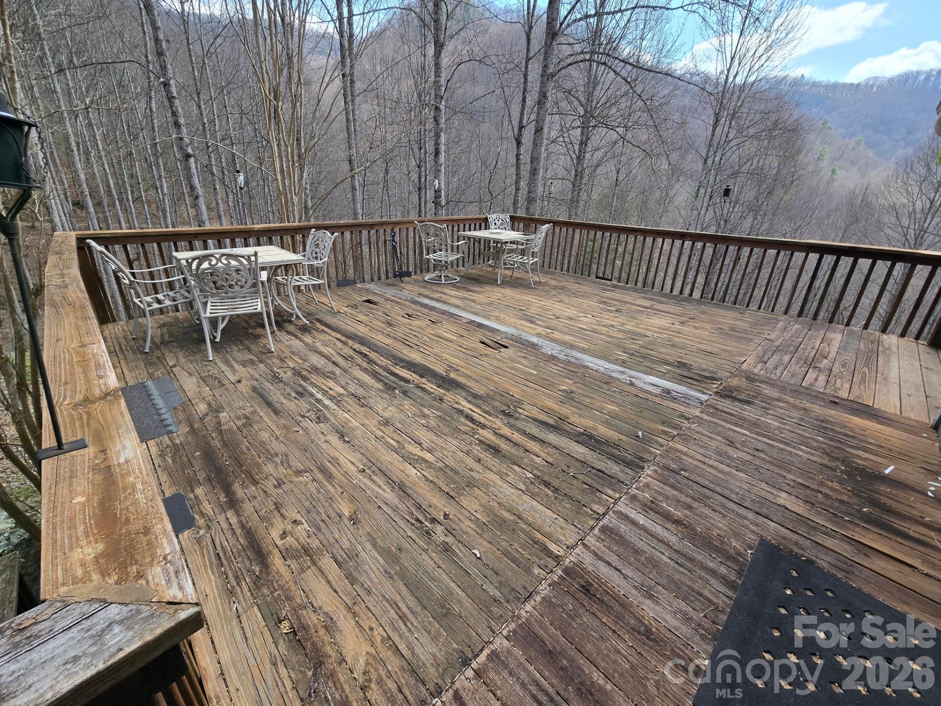 987 West Road — Hot Springs
