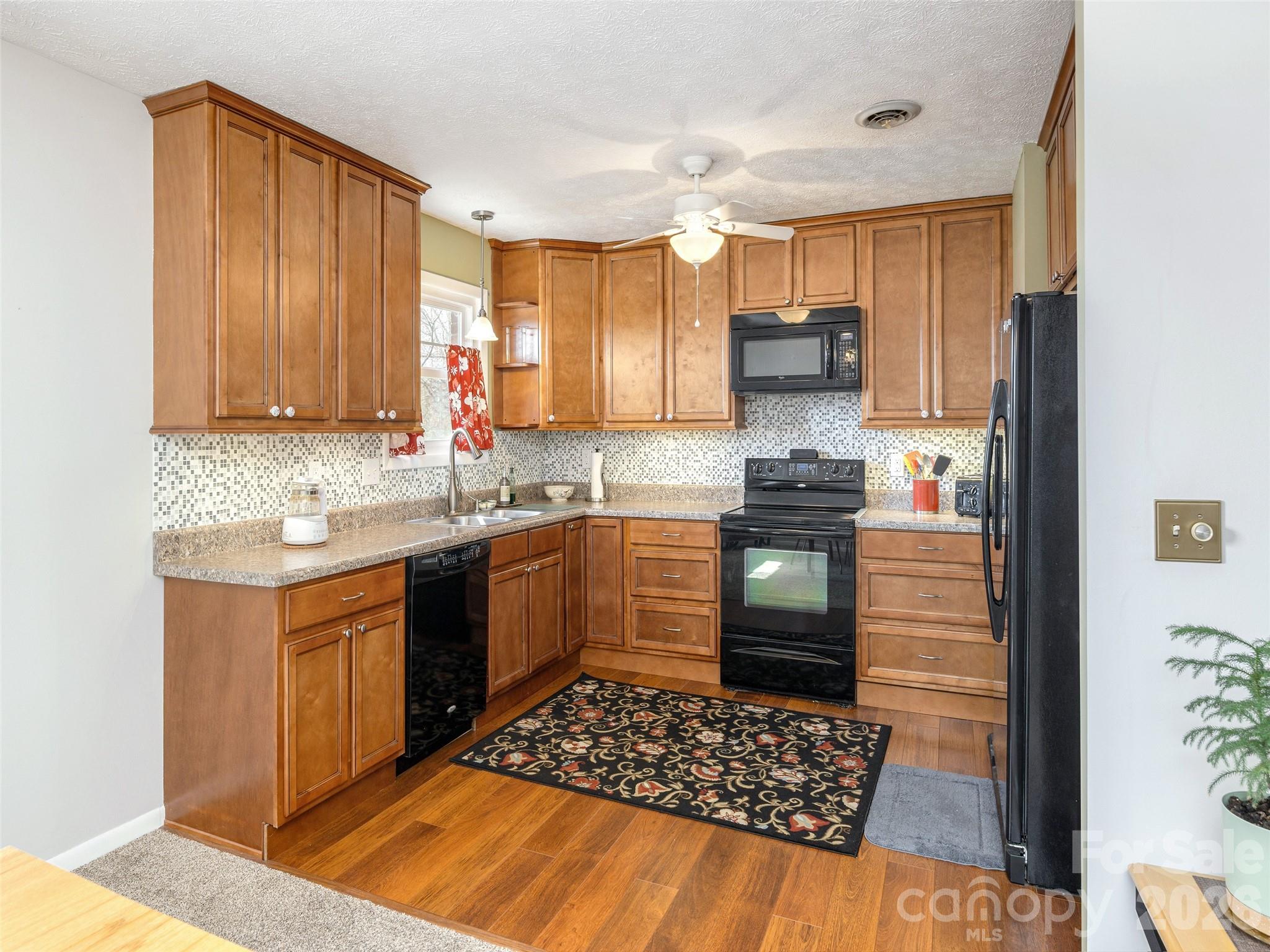 103 Oakwood Place #4 — Hendersonville