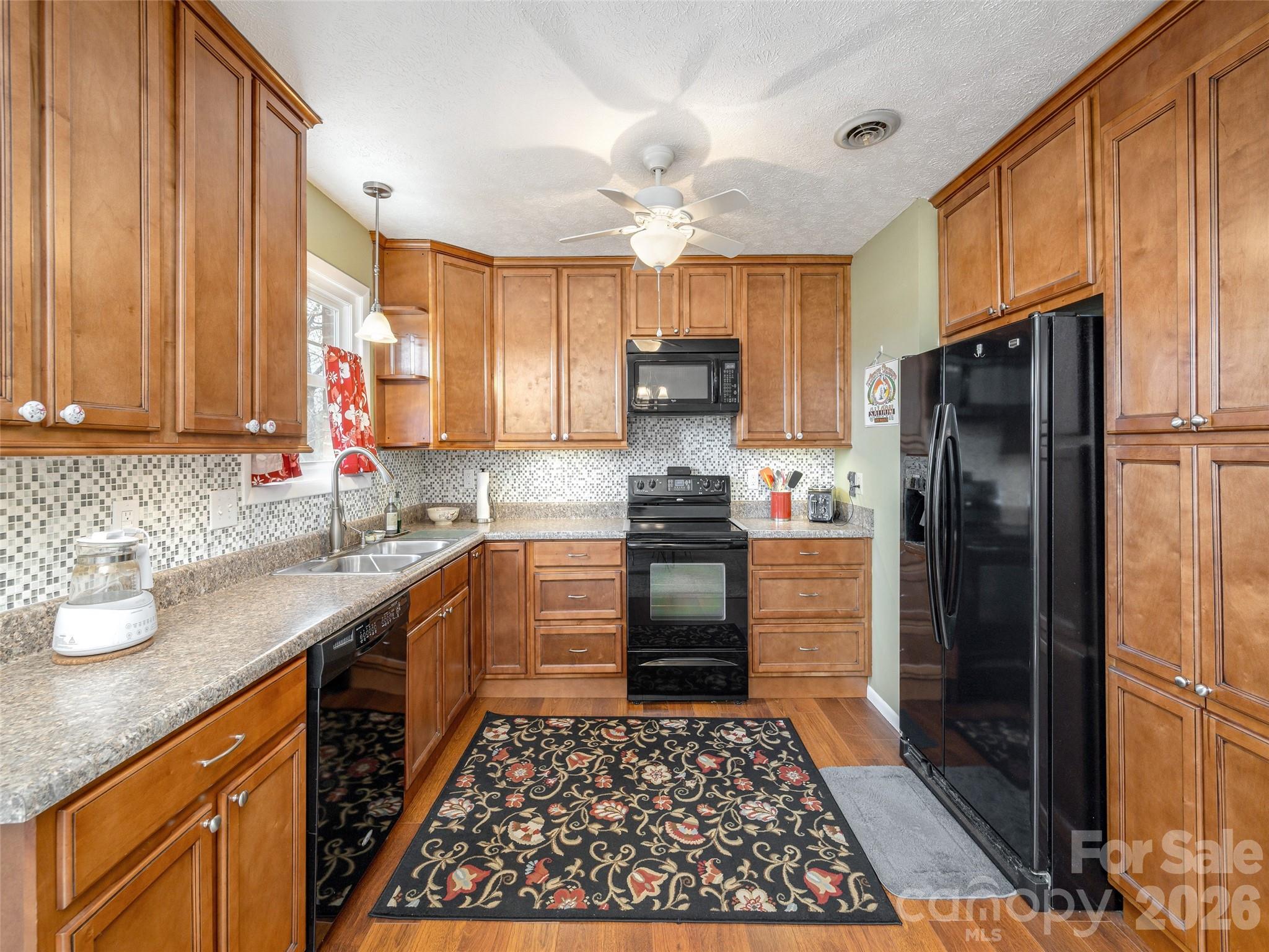 103 Oakwood Place #4 — Hendersonville