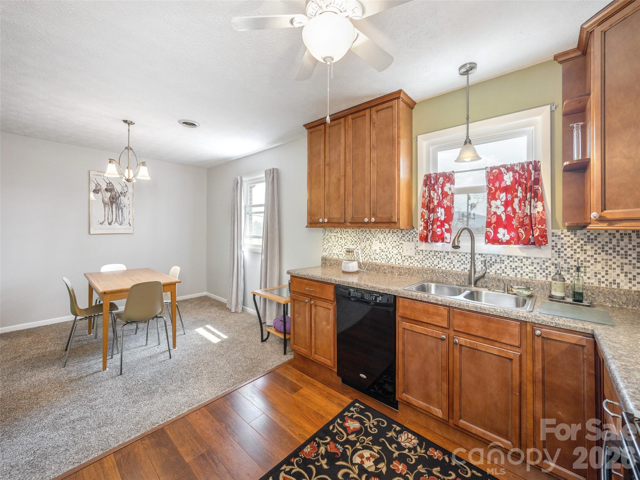 103 Oakwood Place #4 — Hendersonville