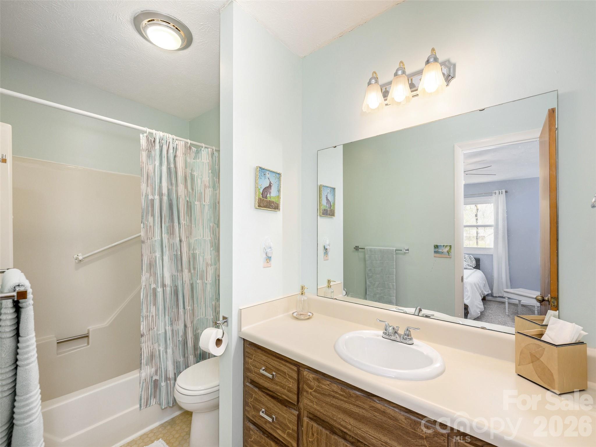 103 Oakwood Place #4 — Hendersonville