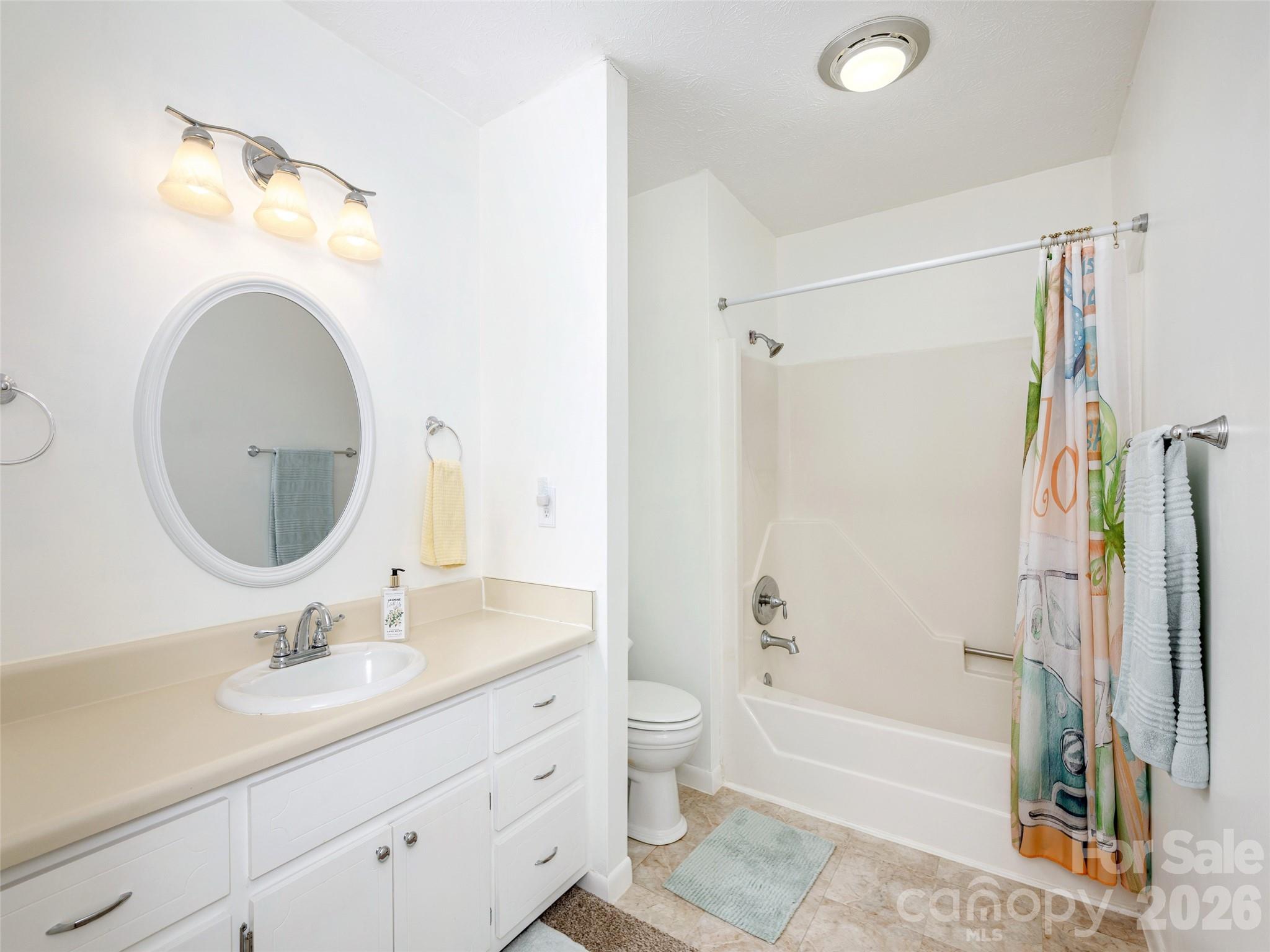 103 Oakwood Place #4 — Hendersonville