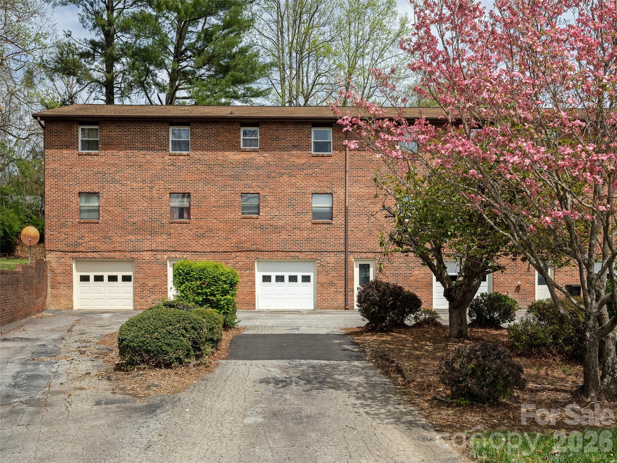 103 Oakwood Place #4 — Hendersonville