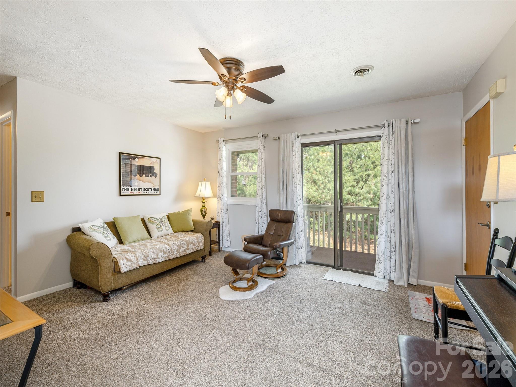 103 Oakwood Place #4 — Hendersonville