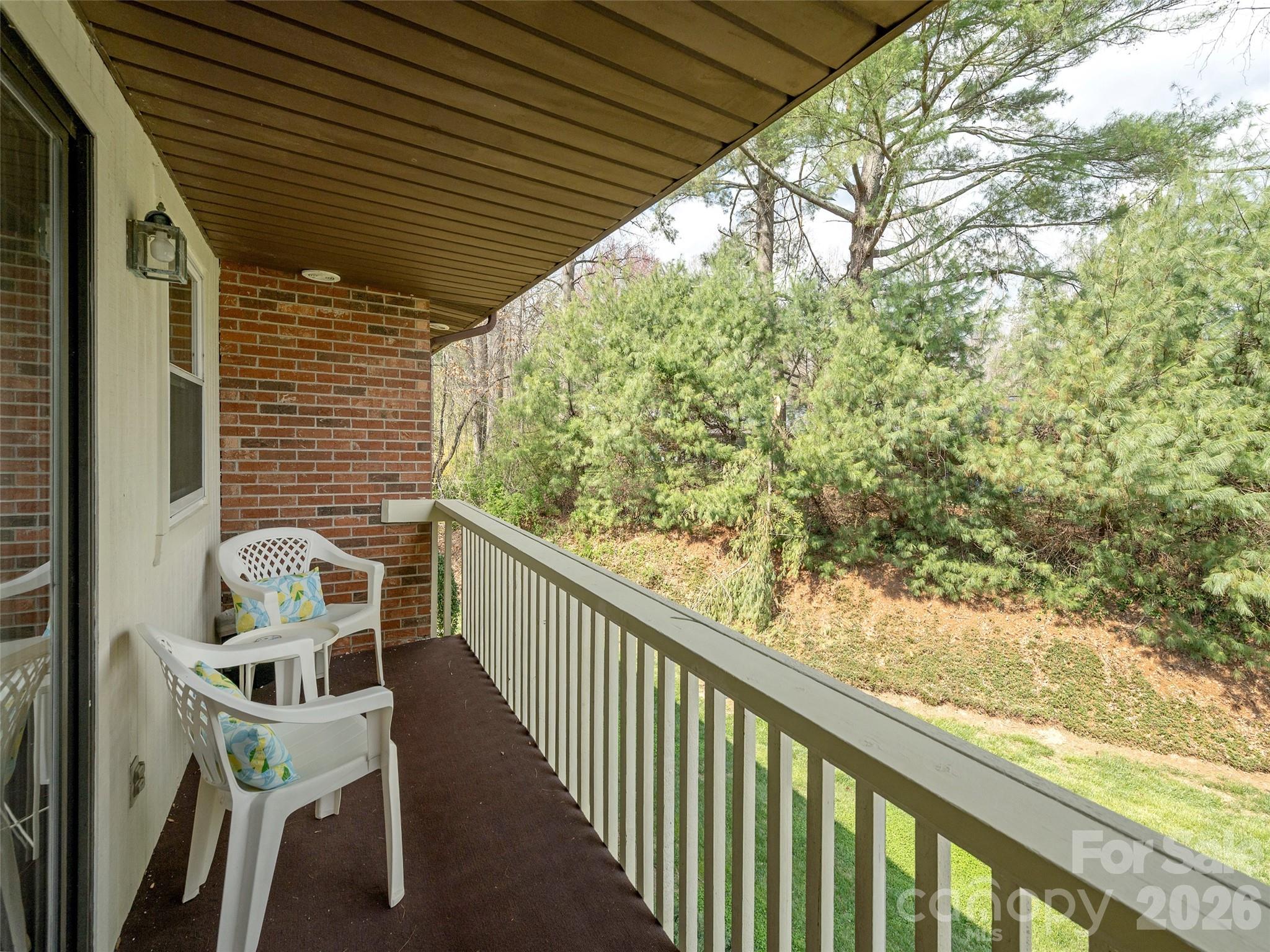 103 Oakwood Place #4 — Hendersonville