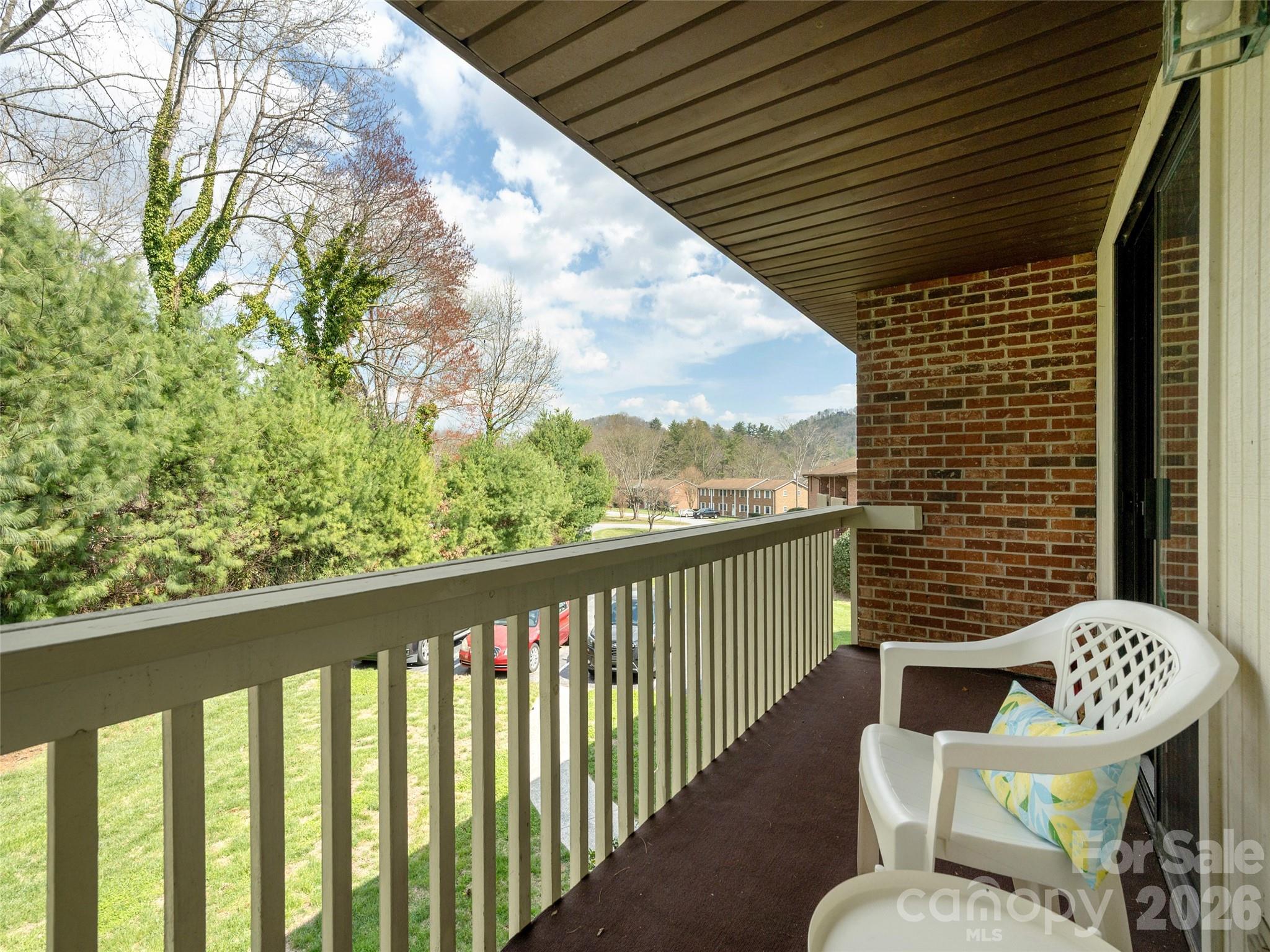 103 Oakwood Place #4 — Hendersonville