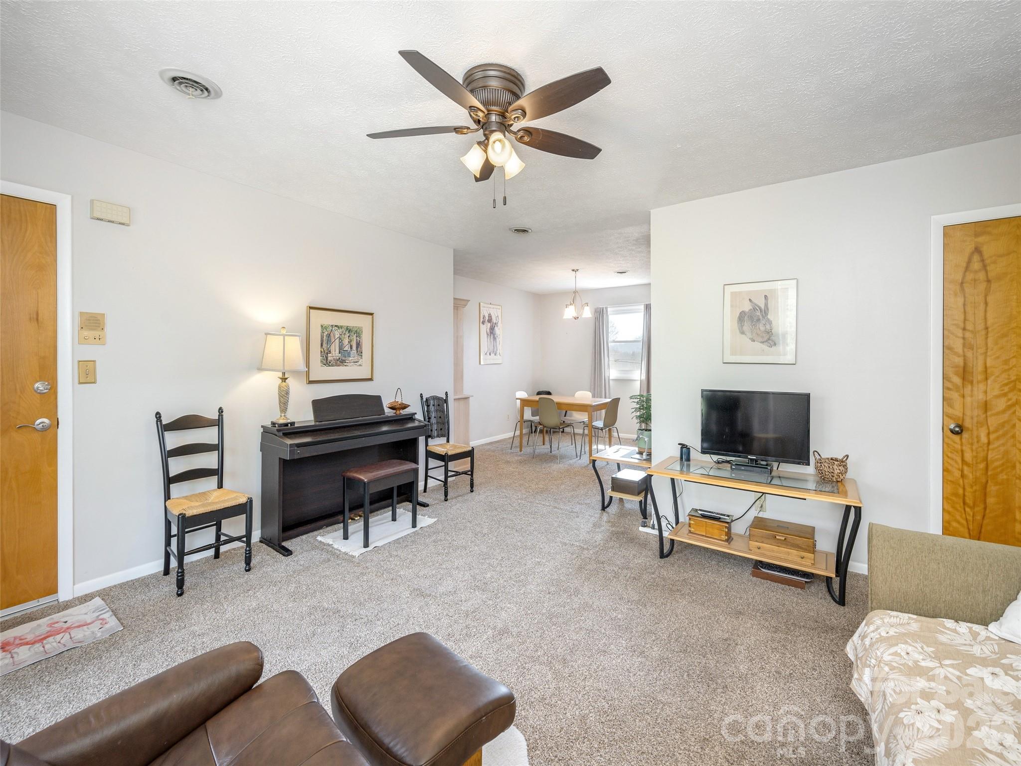 103 Oakwood Place #4 — Hendersonville