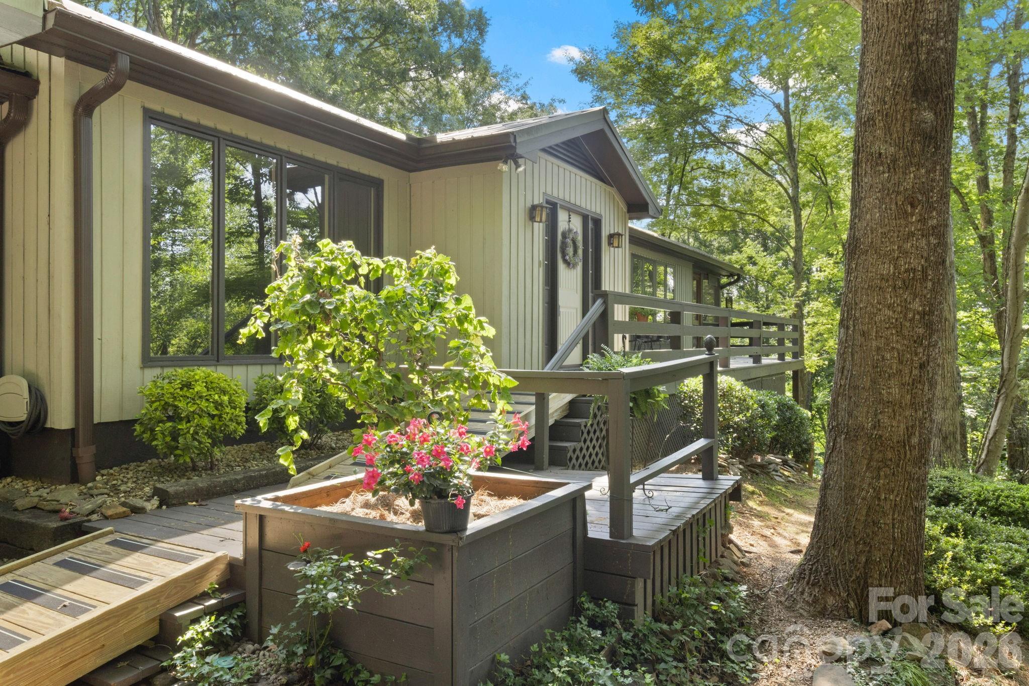 56 Cardinal Circle — Tryon