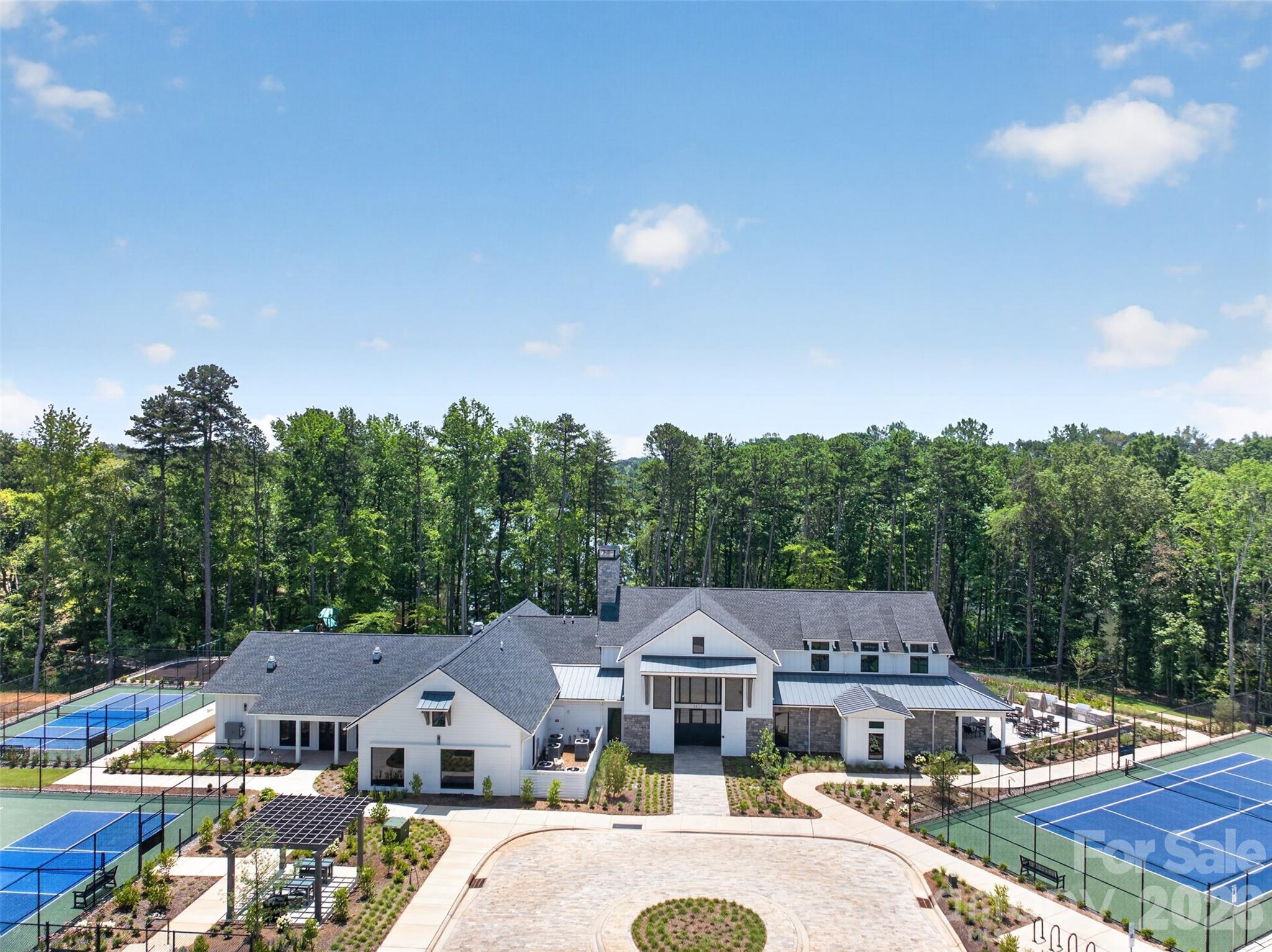 7104 Wayfarer Drive — Charlotte