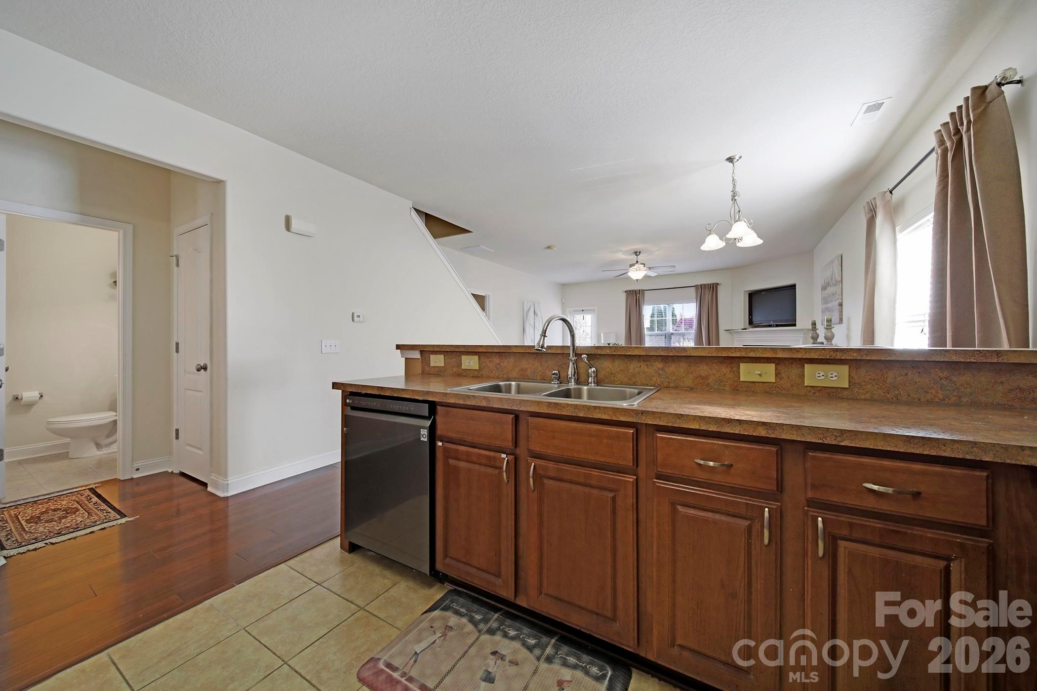 2492 Glyncastle Way — Gastonia