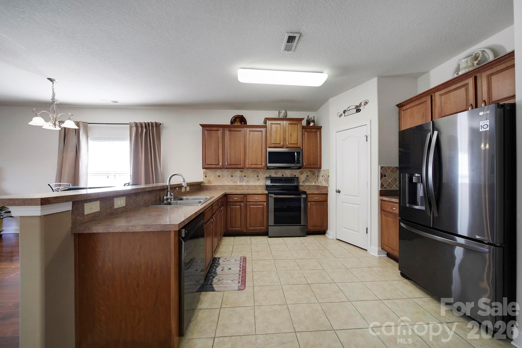 2492 Glyncastle Way — Gastonia
