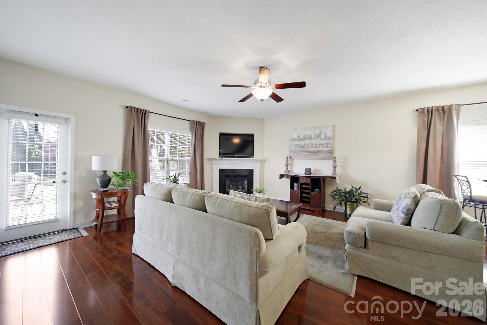 2492 Glyncastle Way — Gastonia