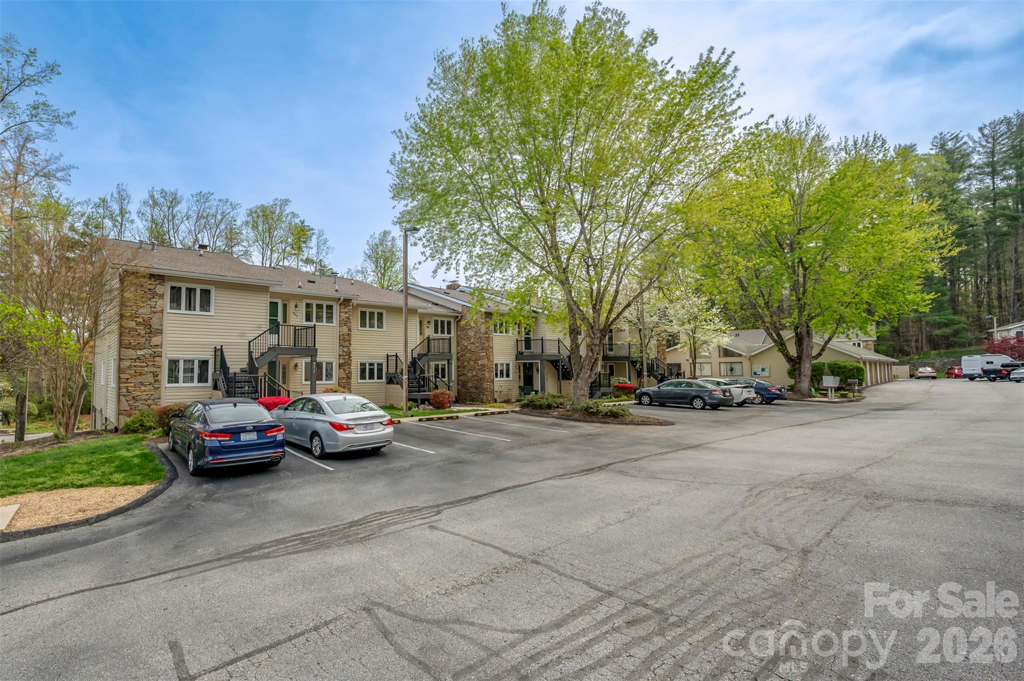 451 Britton Creek Drive — Hendersonville
