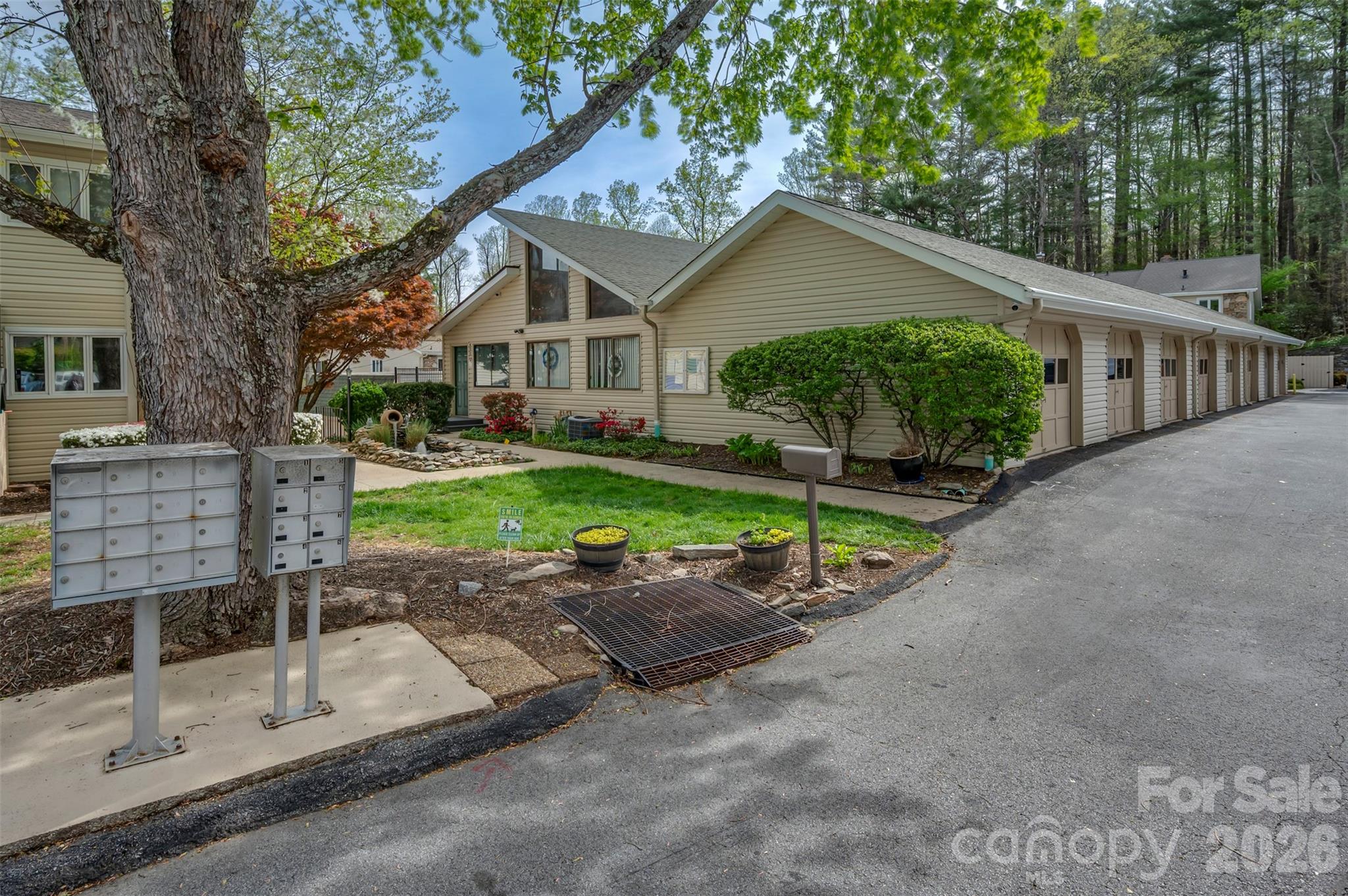 451 Britton Creek Drive — Hendersonville