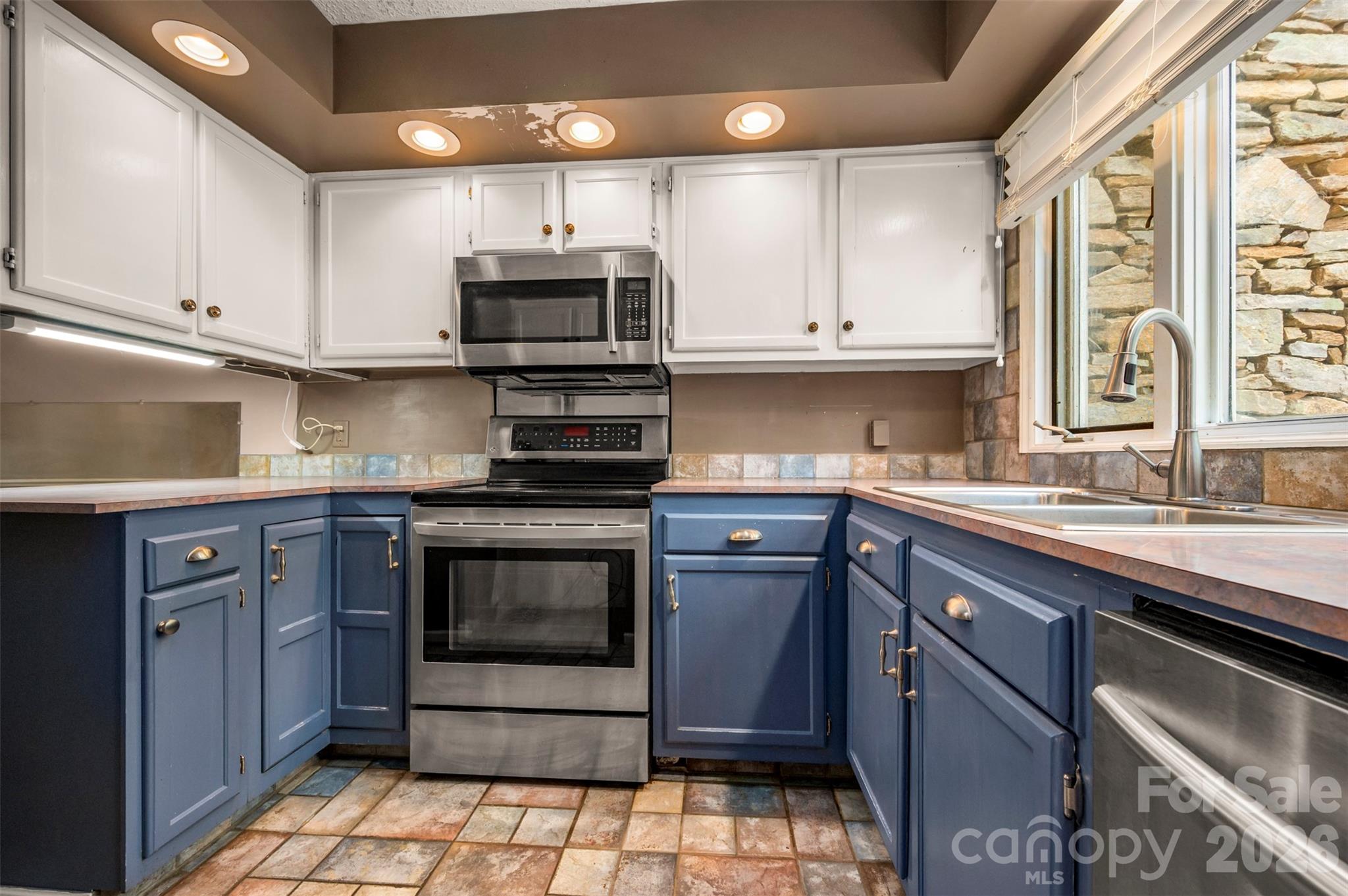 451 Britton Creek Drive — Hendersonville