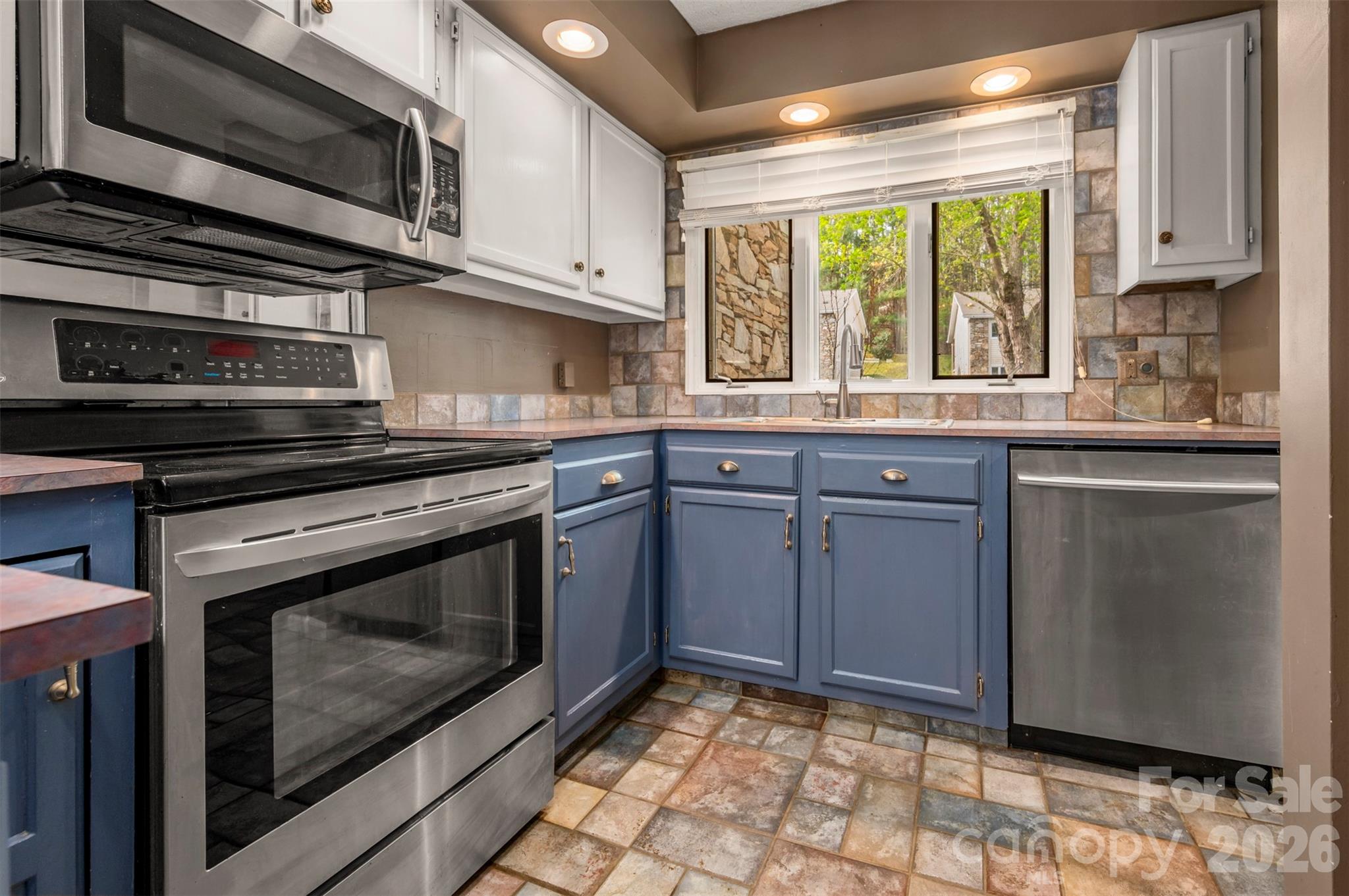 451 Britton Creek Drive — Hendersonville
