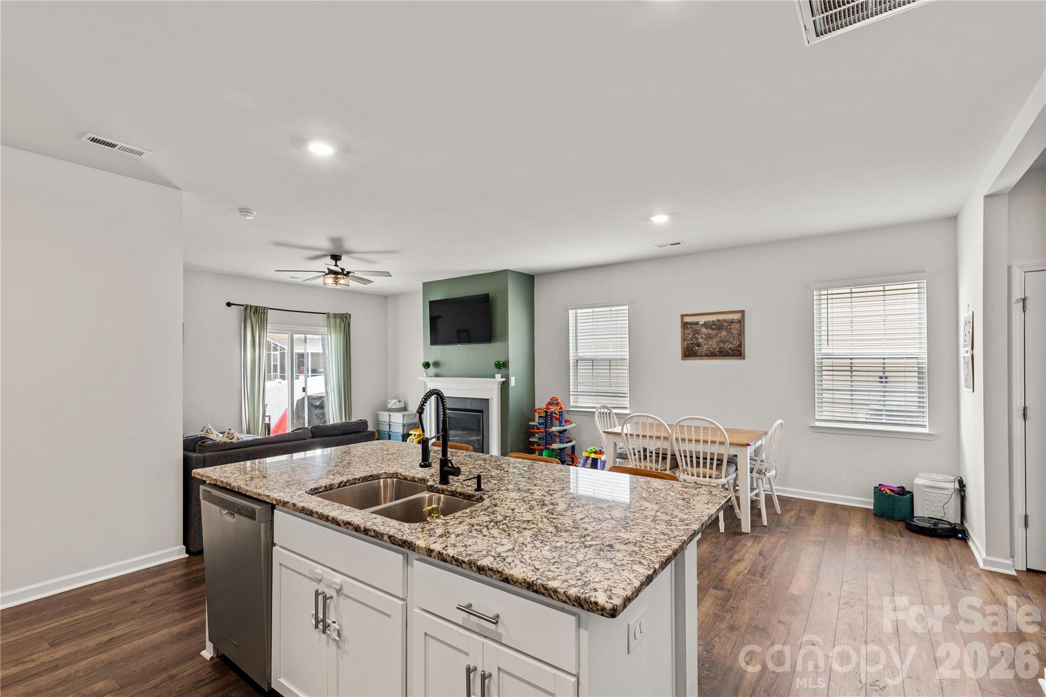559 King Clover Lane — Clover
