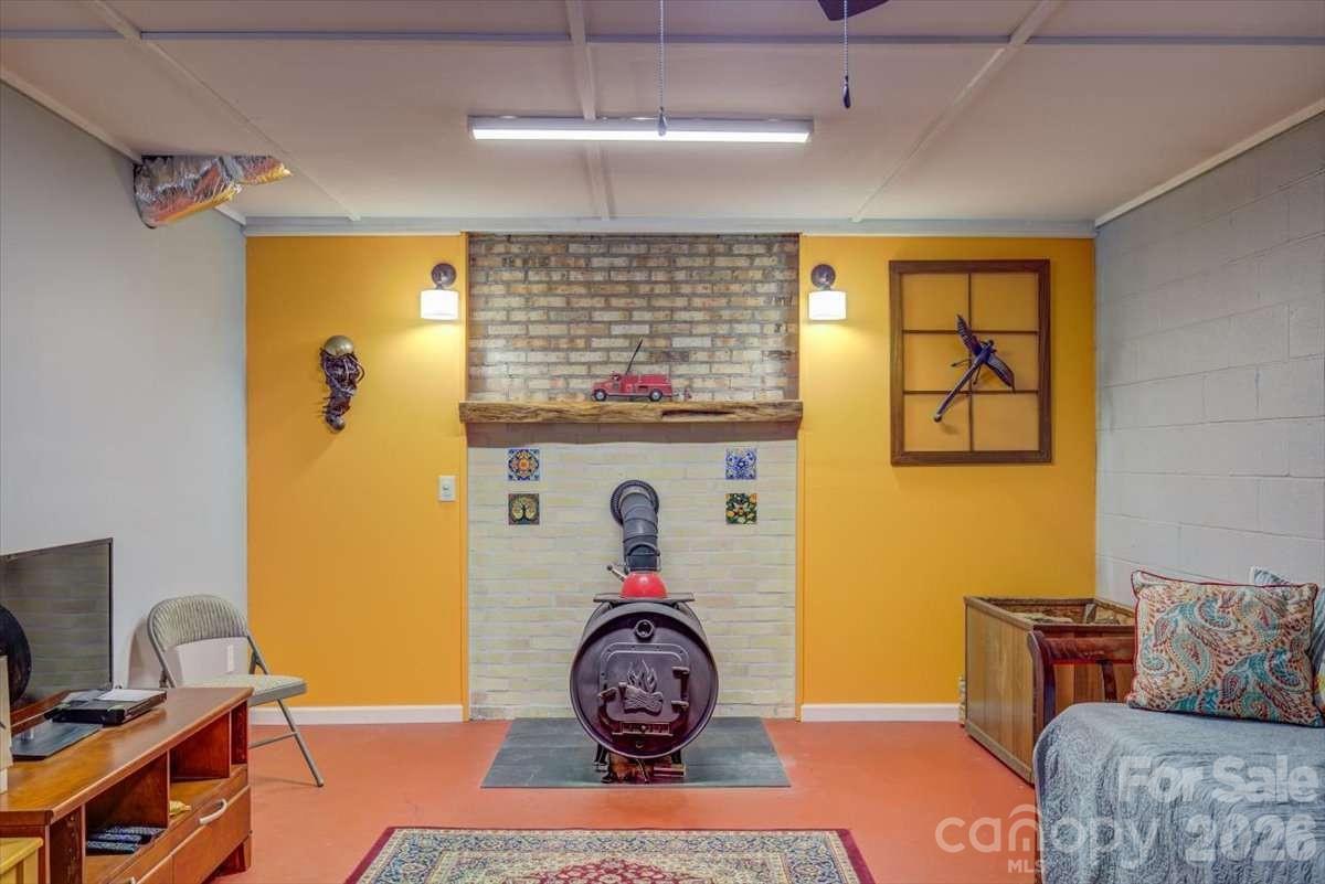 972 Harper Road — Hendersonville