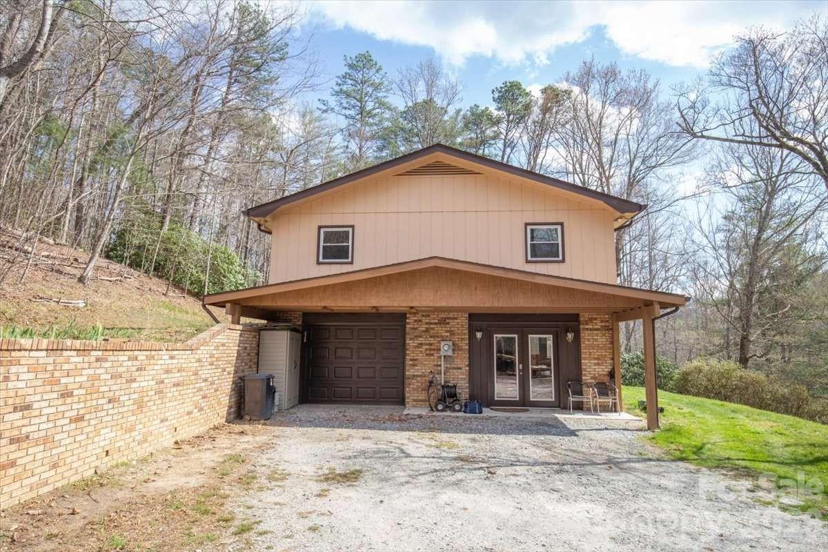 972 Harper Road — Hendersonville