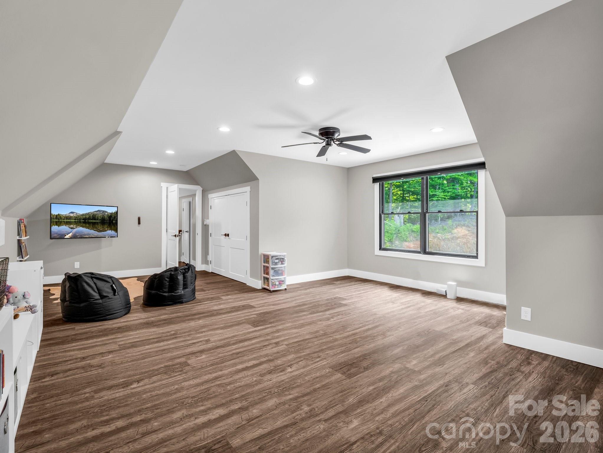 5717 Turnpike Road — Horse Shoe