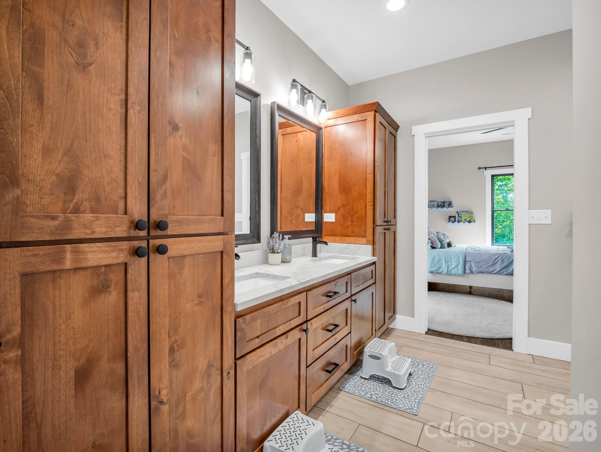 5717 Turnpike Road — Horse Shoe
