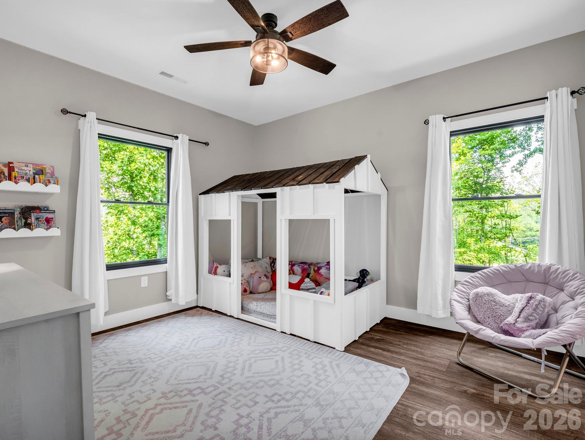 5717 Turnpike Road — Horse Shoe