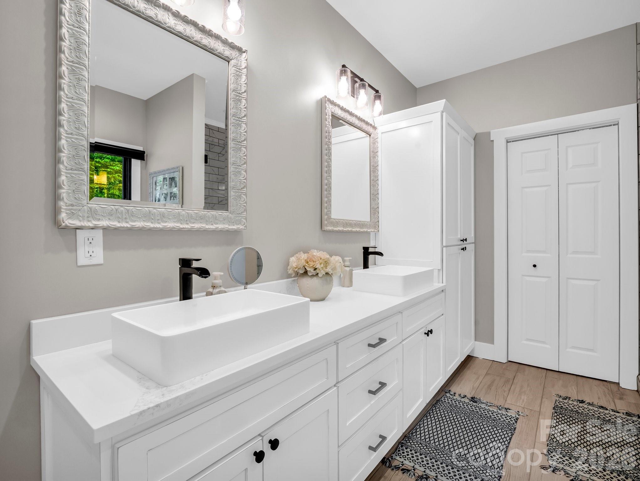 5717 Turnpike Road — Horse Shoe