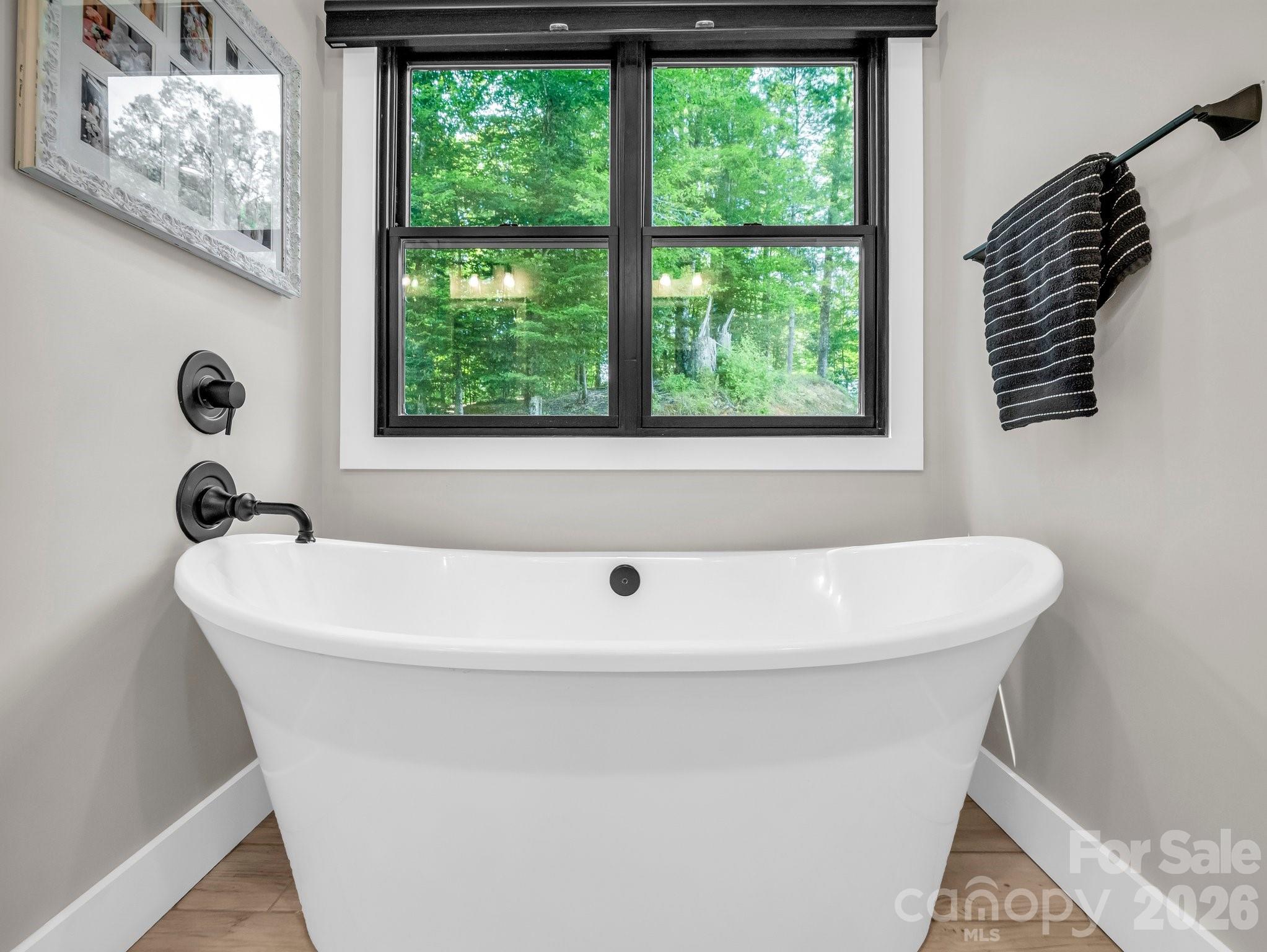 5717 Turnpike Road — Horse Shoe