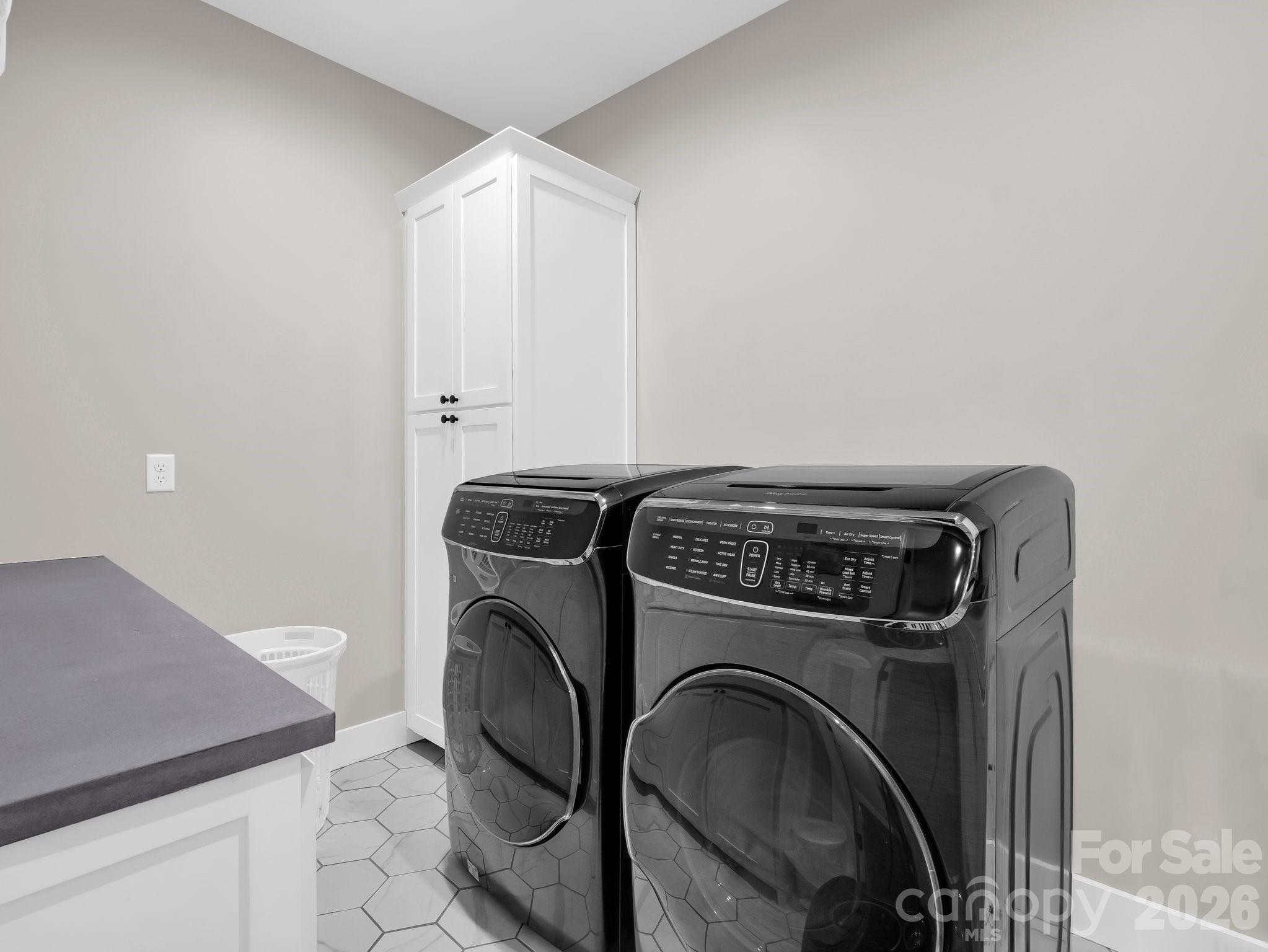 5717 Turnpike Road — Horse Shoe