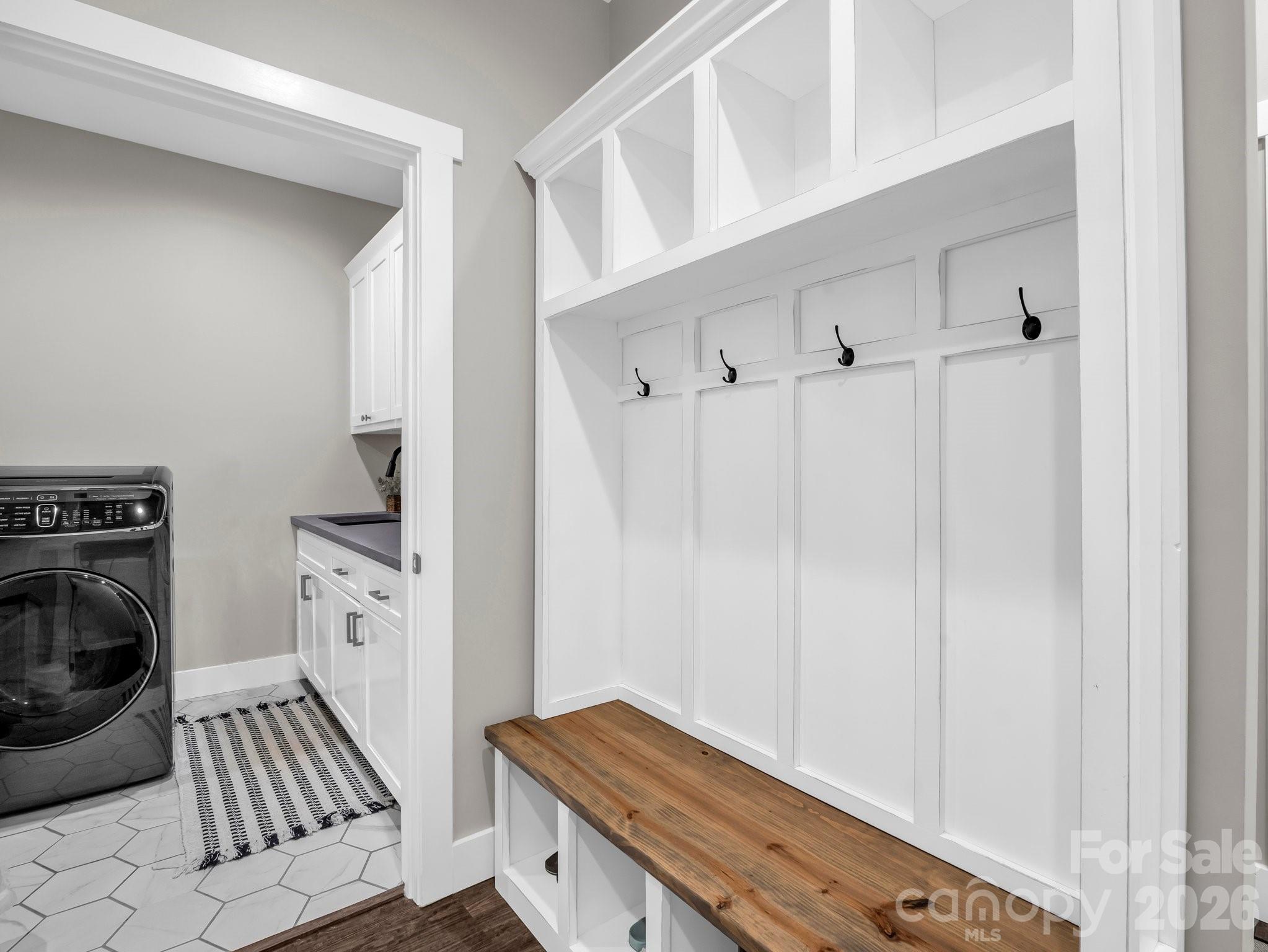 5717 Turnpike Road — Horse Shoe