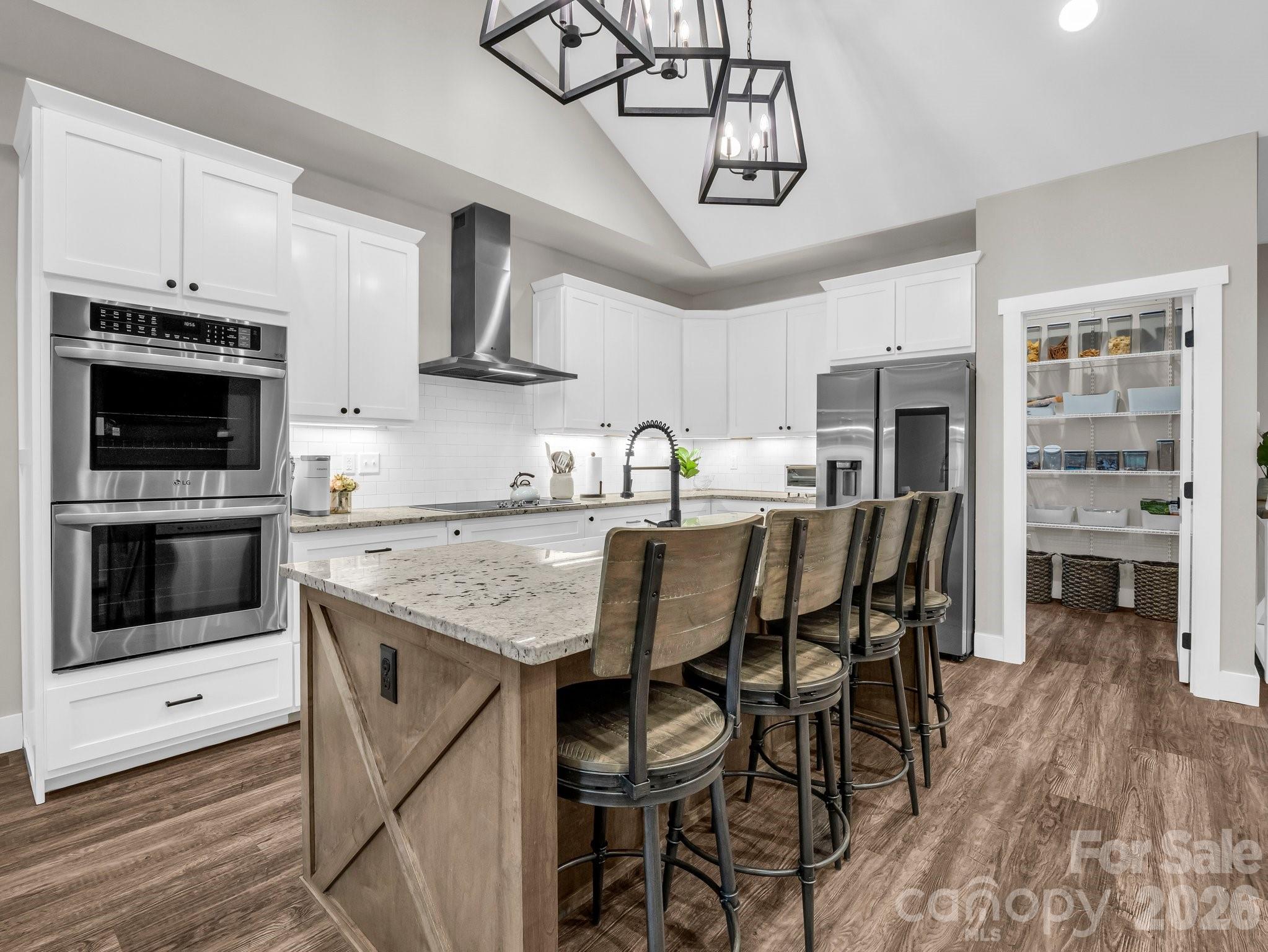 5717 Turnpike Road — Horse Shoe