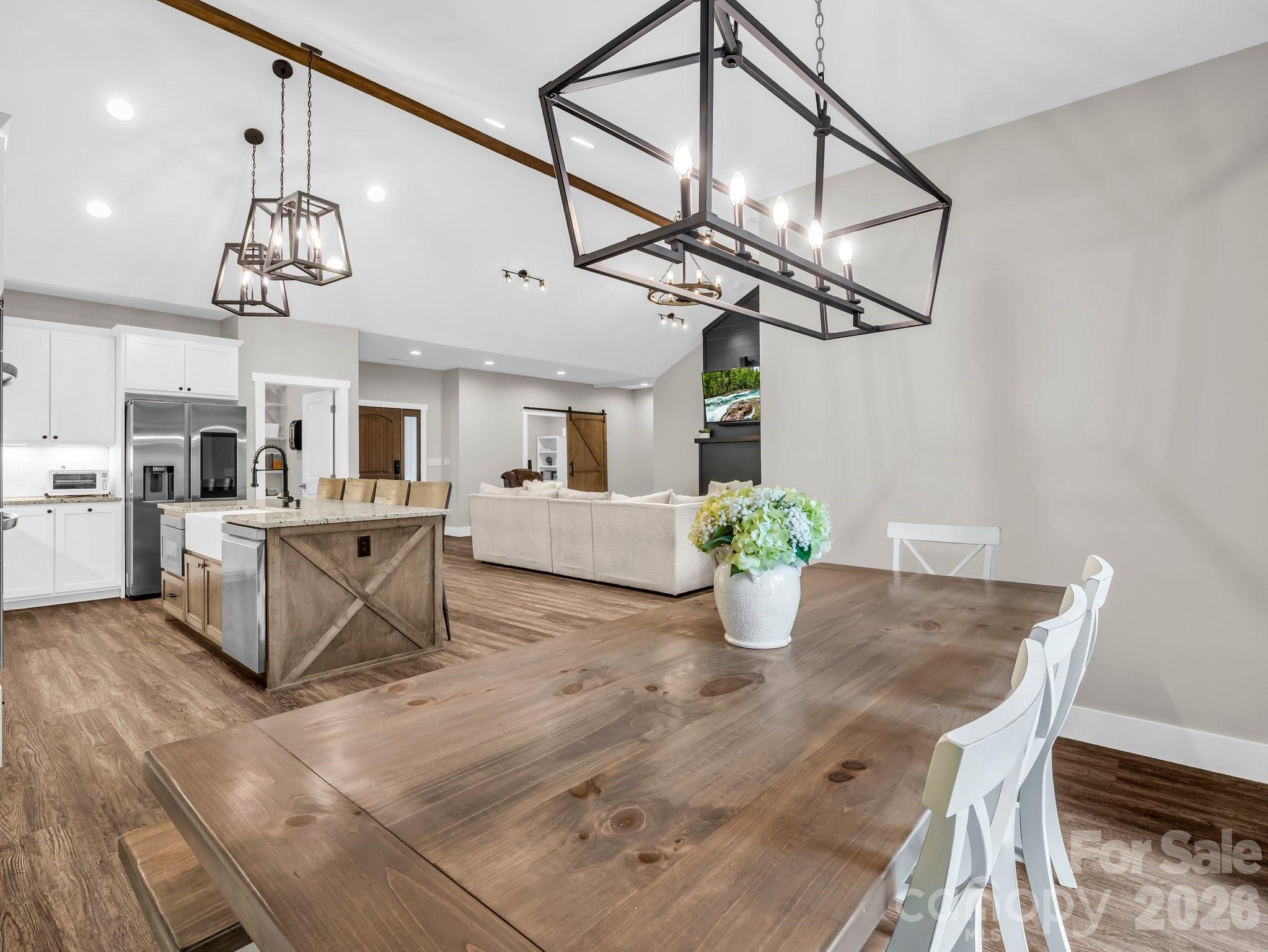 5717 Turnpike Road — Horse Shoe